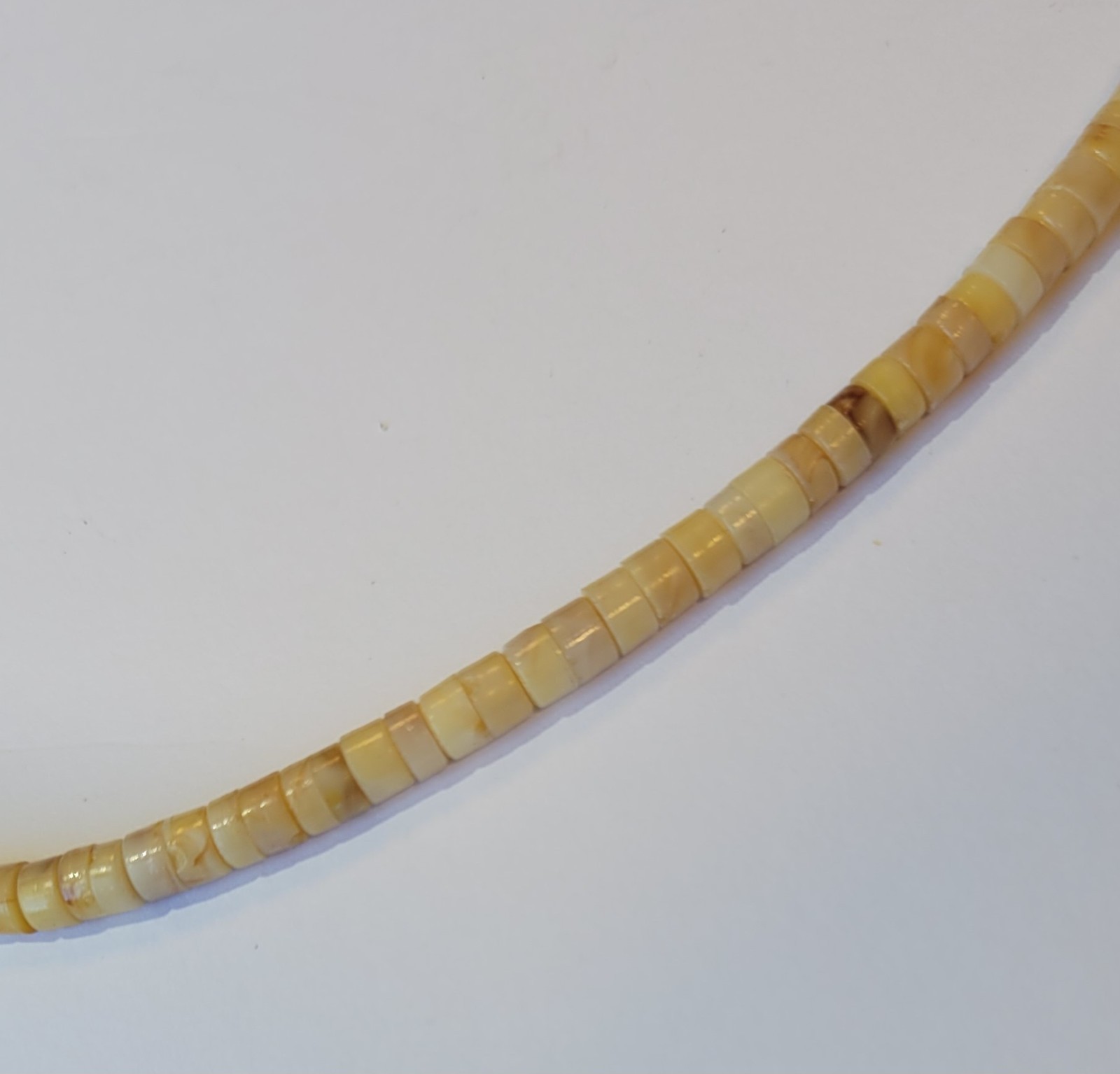 Southwestern Heishi Shell Bead Hand Beaded 15in Choker Necklace Vintage