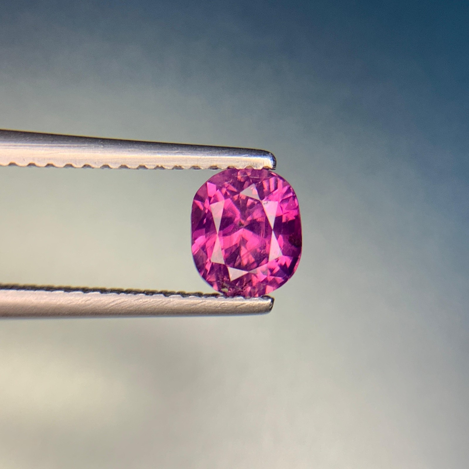 GFCO Certifide Beautiful 1.33 CTs Natural Pink Sapphire Gemstone.