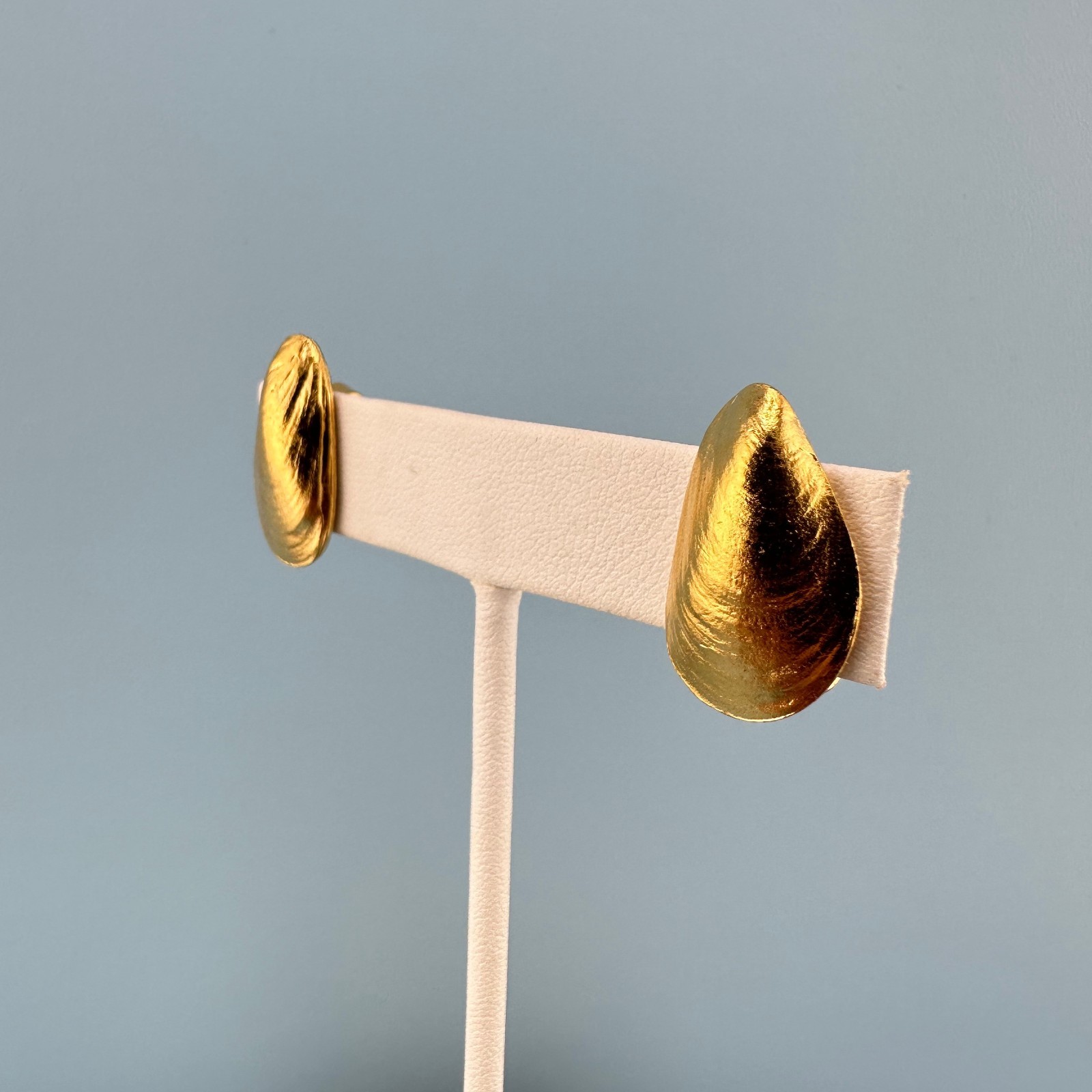 Vintage Crown Trifari Mussel Shell Clip On Earrings Brushed Satin Gold Tone RARE