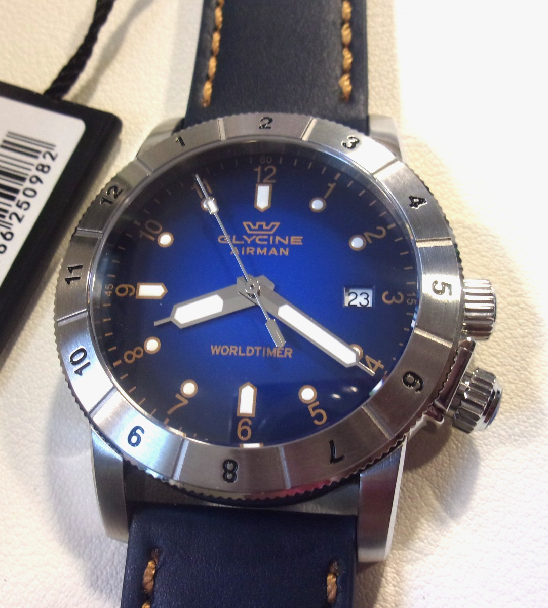 Glycine Airman World Timer GL1022, Quartz. Dual time. Blue. 41mm. New in box.