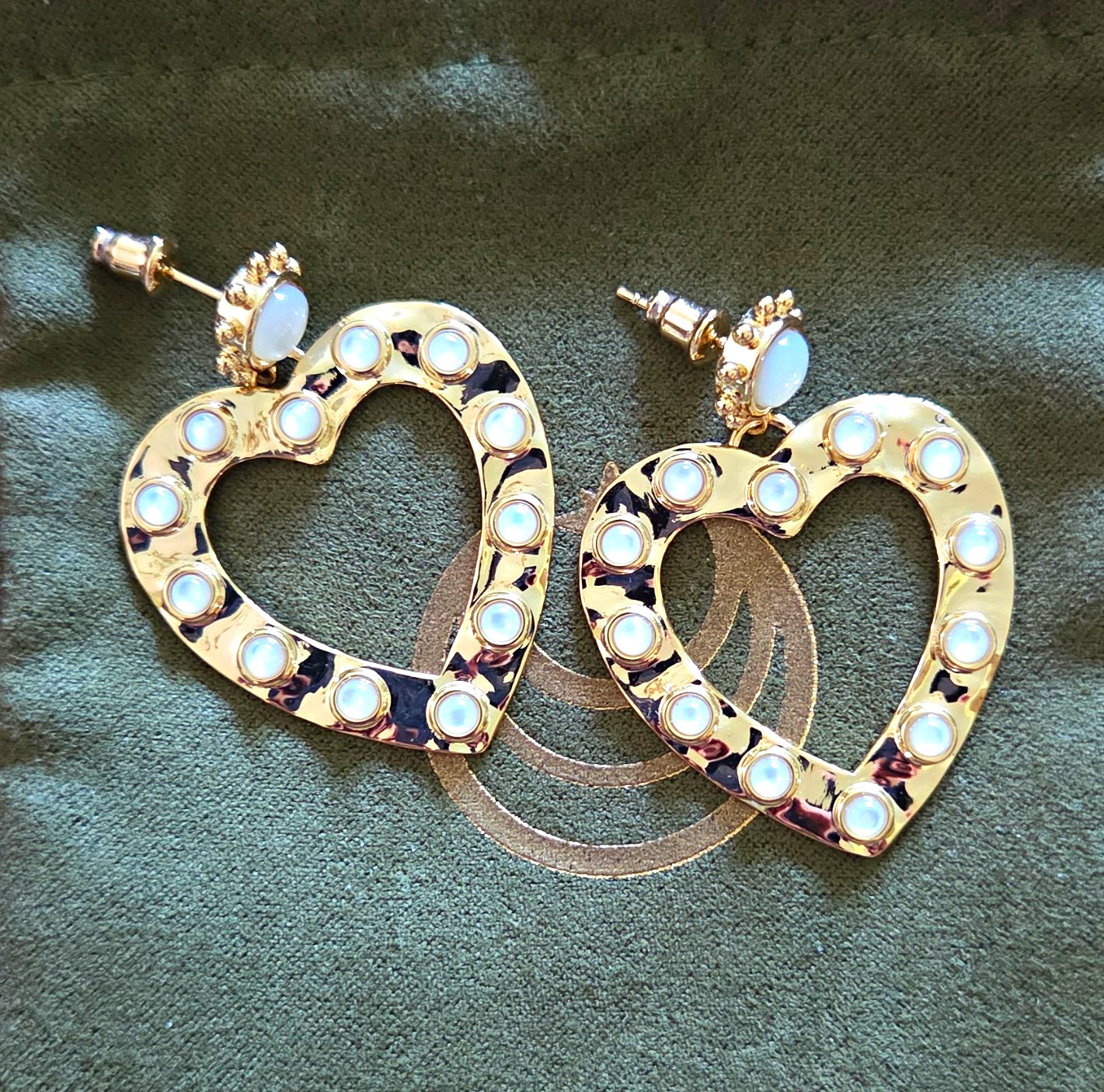 Jane Win Gold Tone Heart Dangle Earrings, Simulated White Imitation Pearls