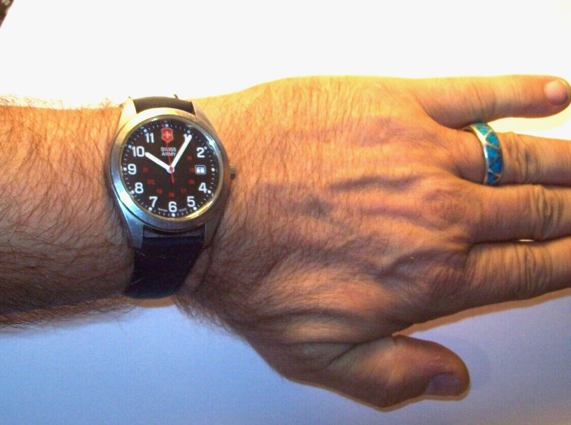 Victorinox Swiss Army Genuine Military Field Mens Watch w/Date Looks & Runs Nice