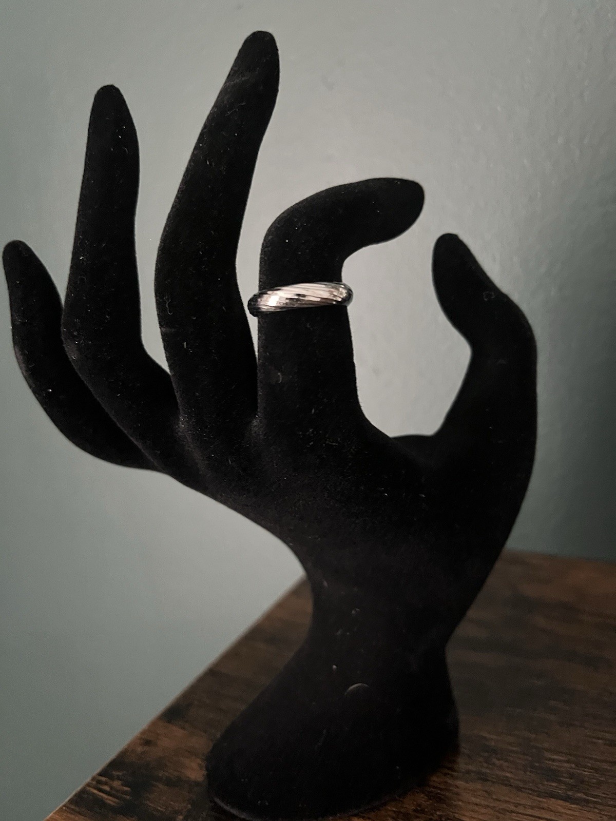 10K White Gold 1388 Peru 4mm Size 6 Wedding Band