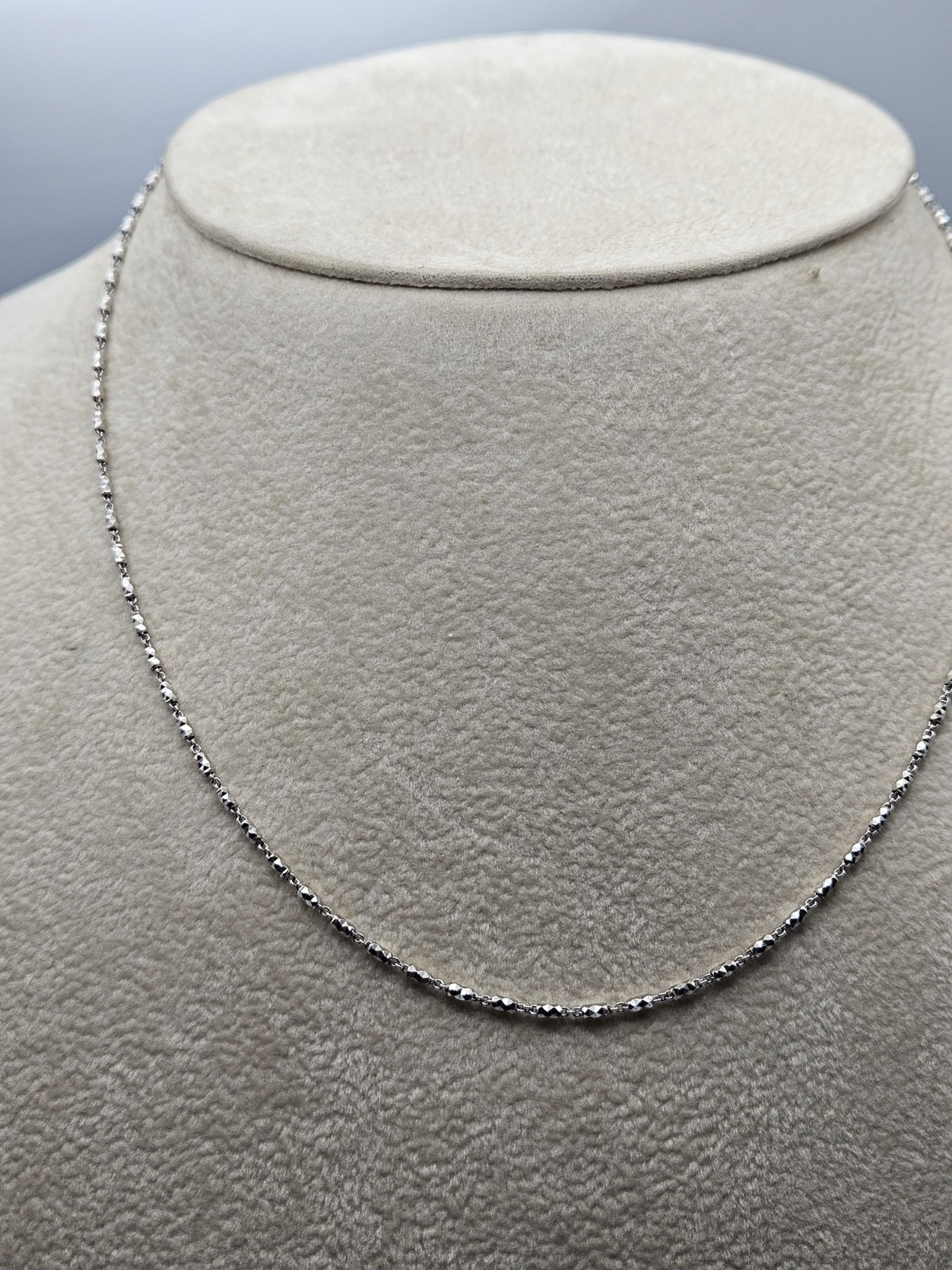 18K White Gold Diamond Cut Bead Chain Necklace Minimalist 18” Italy 1.6mm, 5.7gr