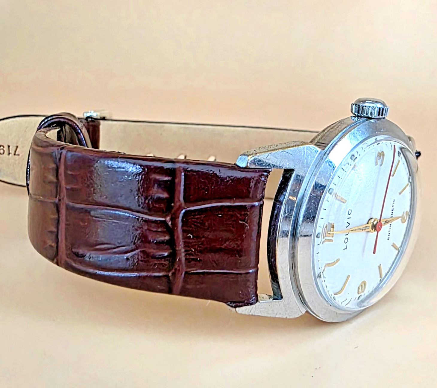 LOUVIC Rare Vintage 31mm 1950s Mechanical Swiss 7 Jewel S/S Red Second Hand Mens