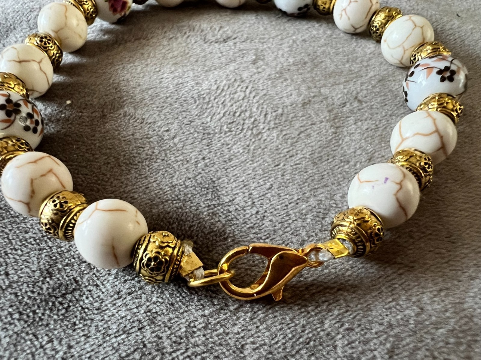 handmade women beige flower stone bracelet non elastic with zip