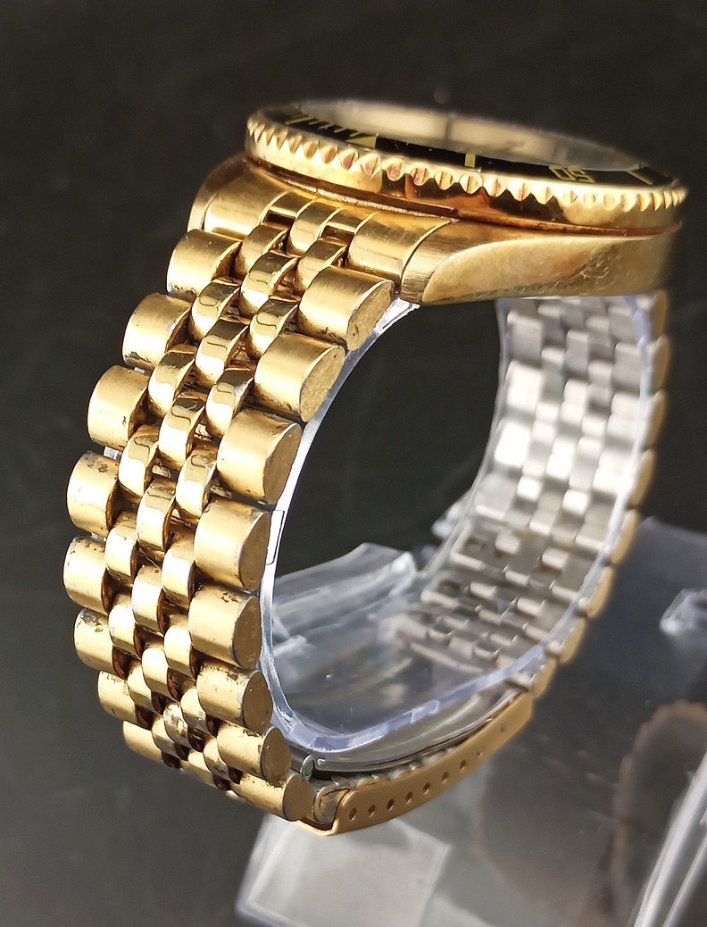 w/Video: Sharp Looking Helbros 36mm Goldtone/Black Bezel Day/Date Dive Watch