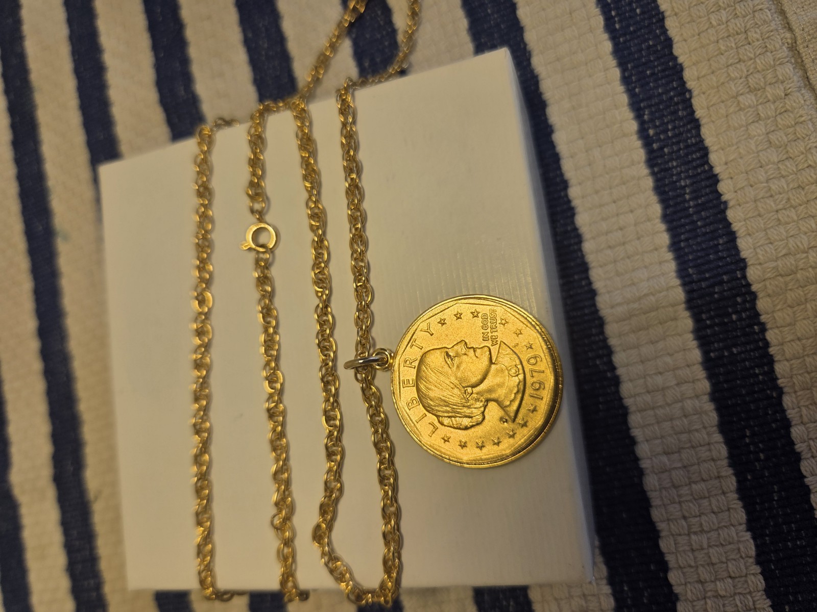 1979 Susan B Anthony Dollar Coin Necklace 18” Gold Tone Chain Vintage Pendant