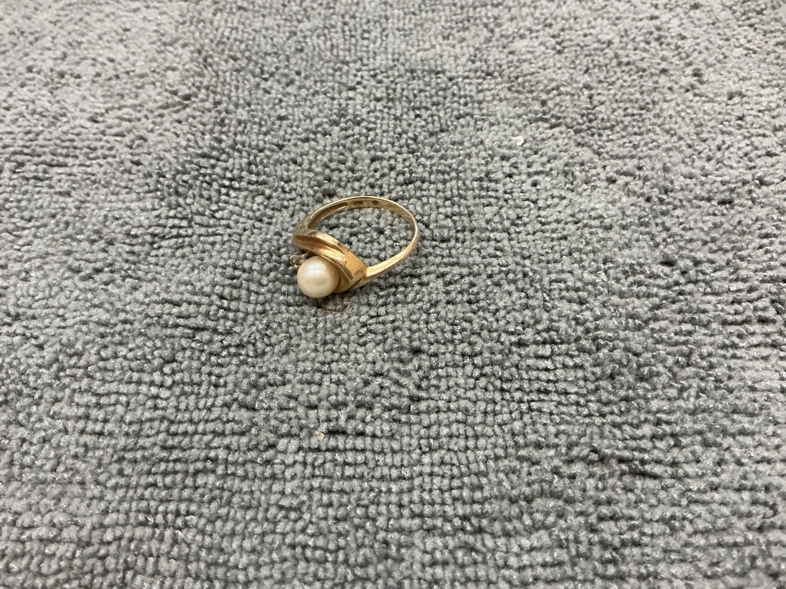 Vintage 14k Yellow Gold Cultured Pearl Diamond Bypass Cocktail Ring 1970’s- 80’s