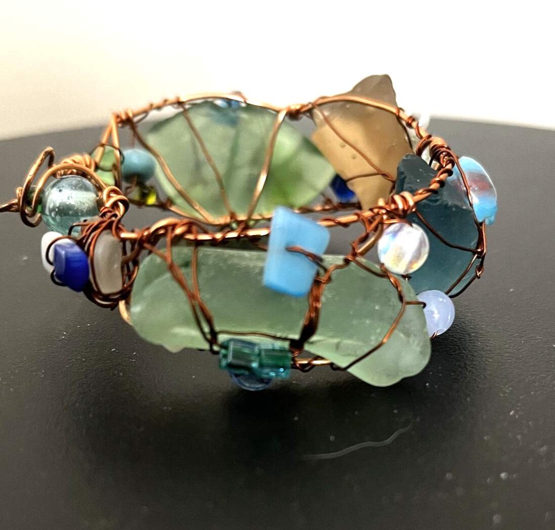 🌊 HANDCRAFTED SEA GLASS BRACELET • COPPER‑WRAPPED COASTAL BLUE/GREEN • 7”