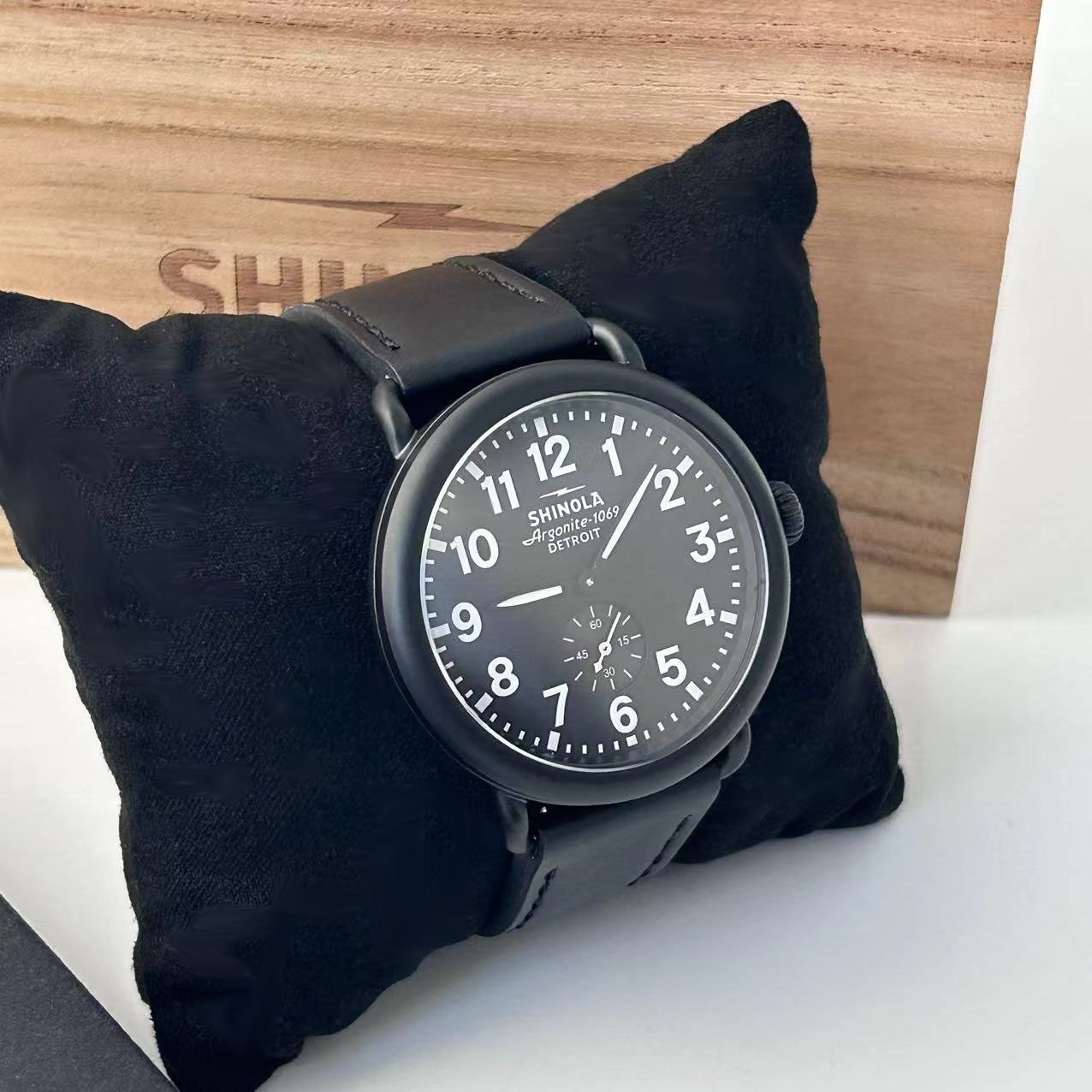 Shinola Runwell Argonite 1069 Quartz Men’s Watch Black Dial Leather Strap 41mm