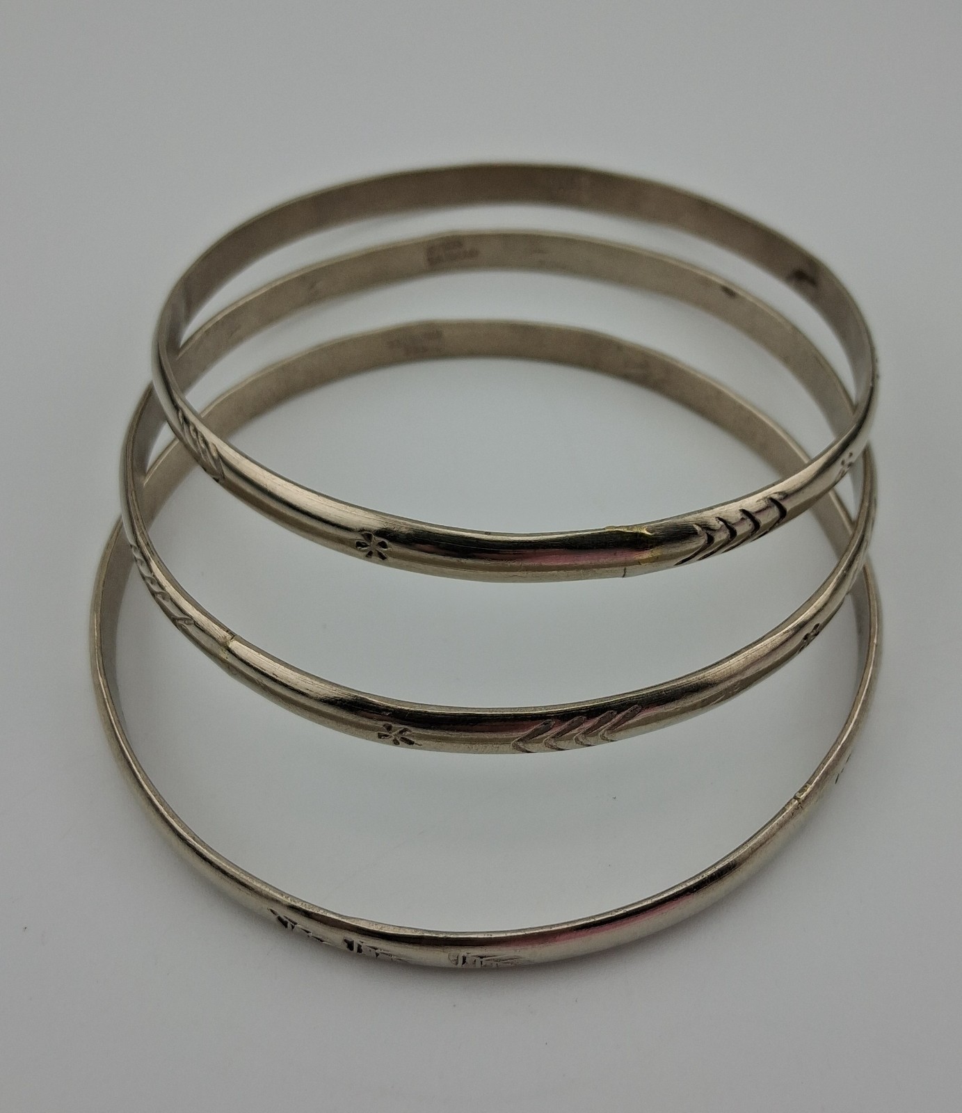 Lot of 3 Vintage Mexican Sterling Silver 5mm Etched Bangle Bracelets 37.44g 8″