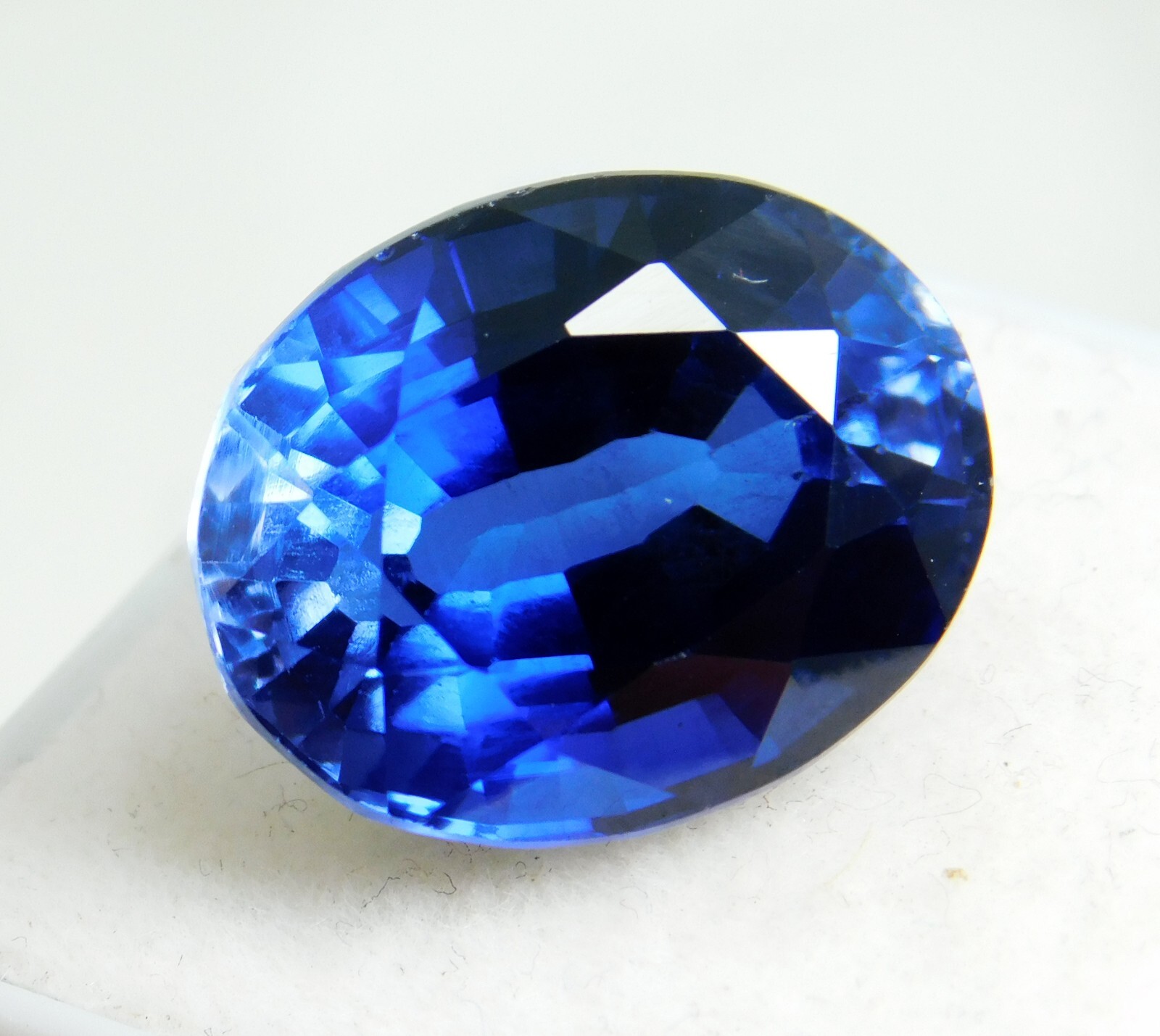 Natural Kashmiri Royal Blue Sapphire Certified Oval Cut 18.60 Ct Loose Gemstone