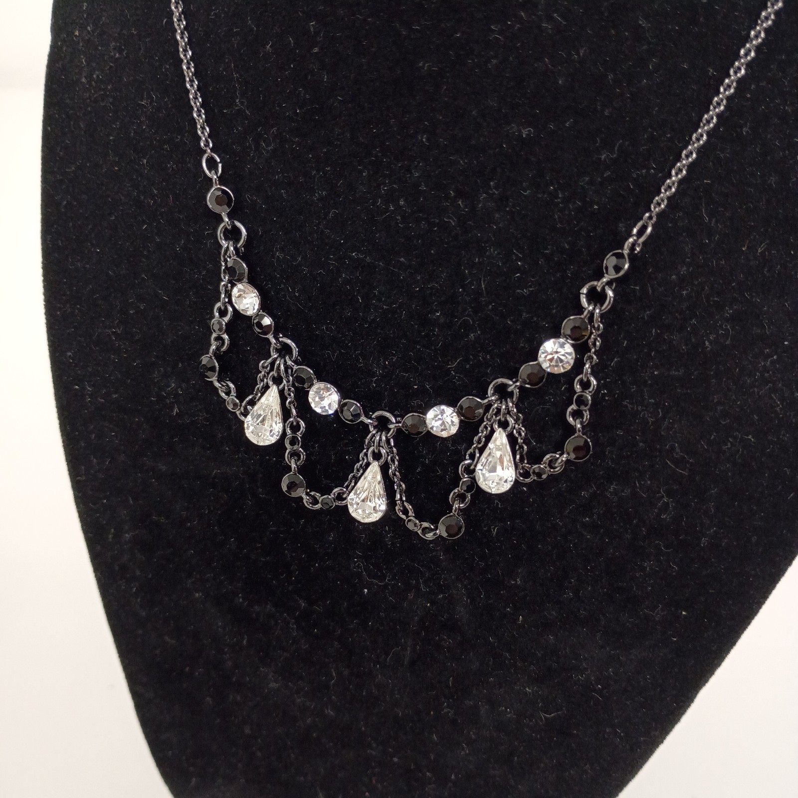 VTG Givenchy Clear Black Crystals Lavalier Drop Necklace Black Chain 15″ Signed