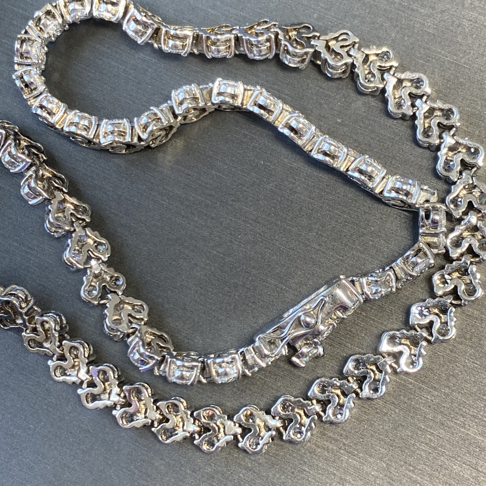 Vintage Necklace Art Glass Estate Jewelry Pre-Owned Rhodium Plated 16″ Choker