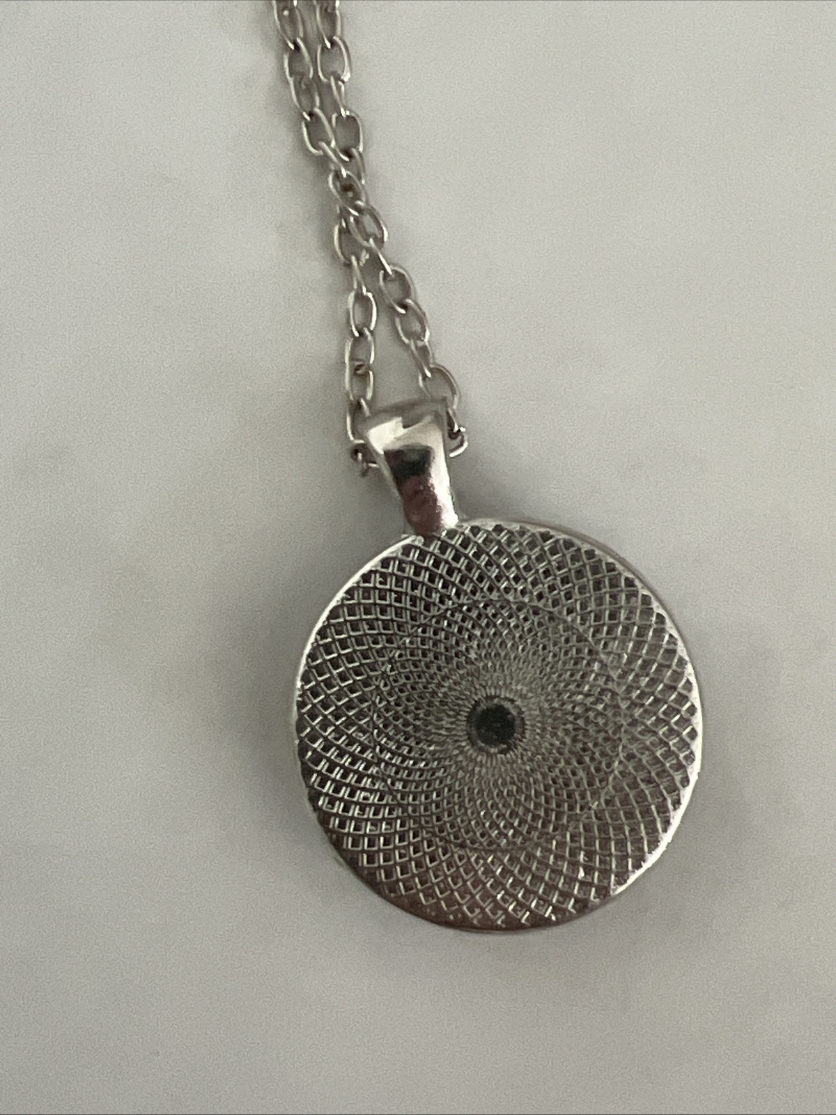 Silver Tone Chain Necklace Round Pendant Beautiful Multi Color Design