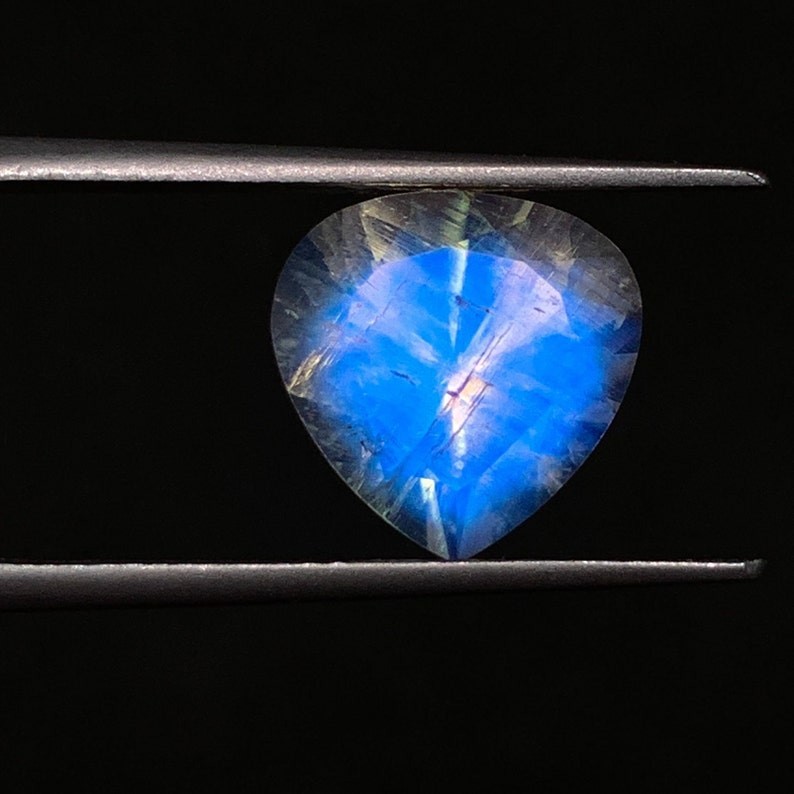 AAAAAAAA Mazing Blue Fire Rainbow Moonstone Heart Shape Faceted Cut Size 11 mm