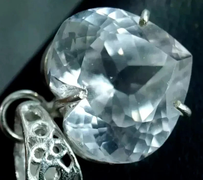 Natural AGL Certified 25 Ct White Sapphire Gemstone 925 Solid Silver Pendant