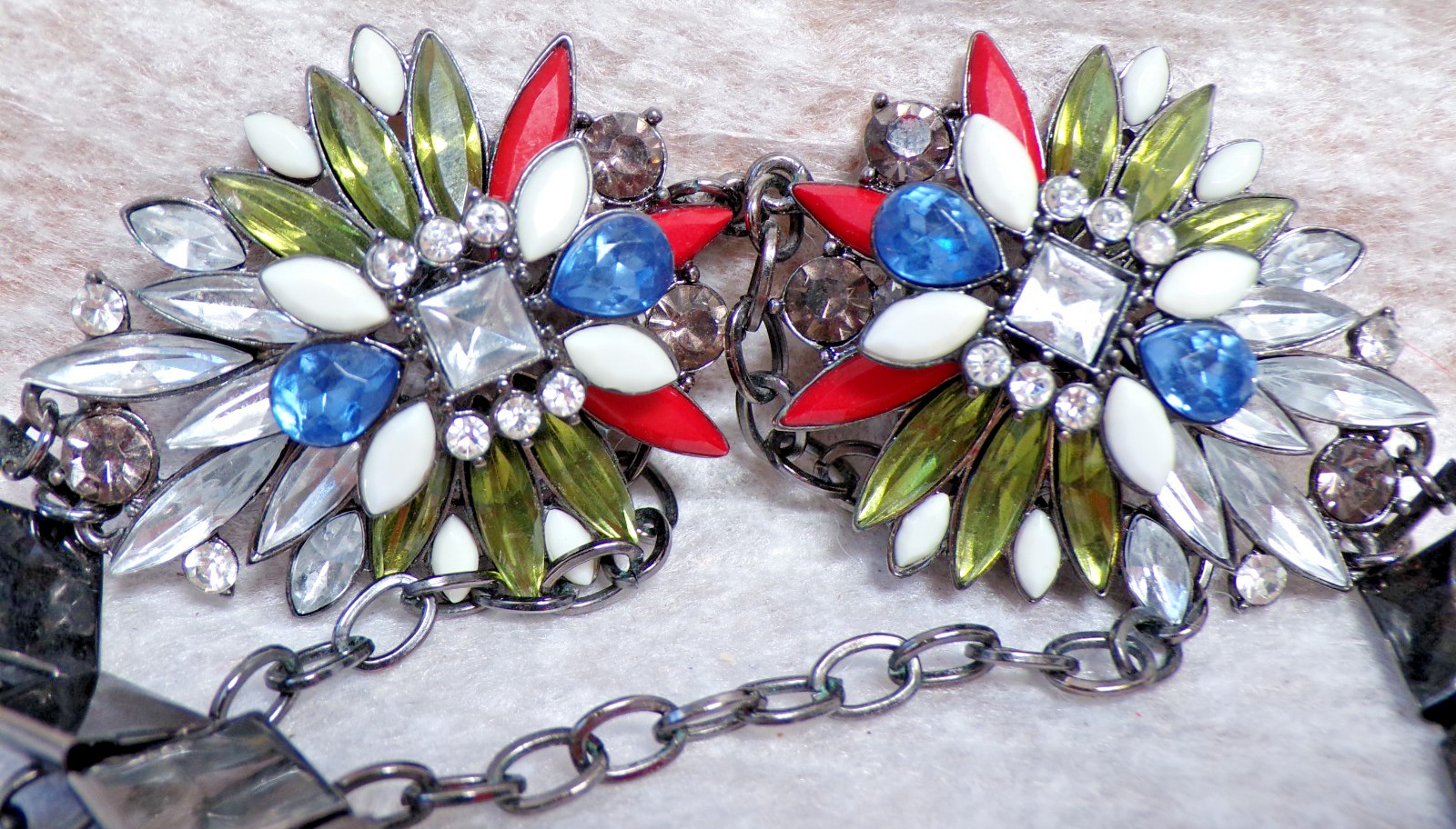 BIB 24-27 INCH NECKLACE SILVER TONE METAL + PENDANT WITH BLUE + CLEAR RHINESTONE