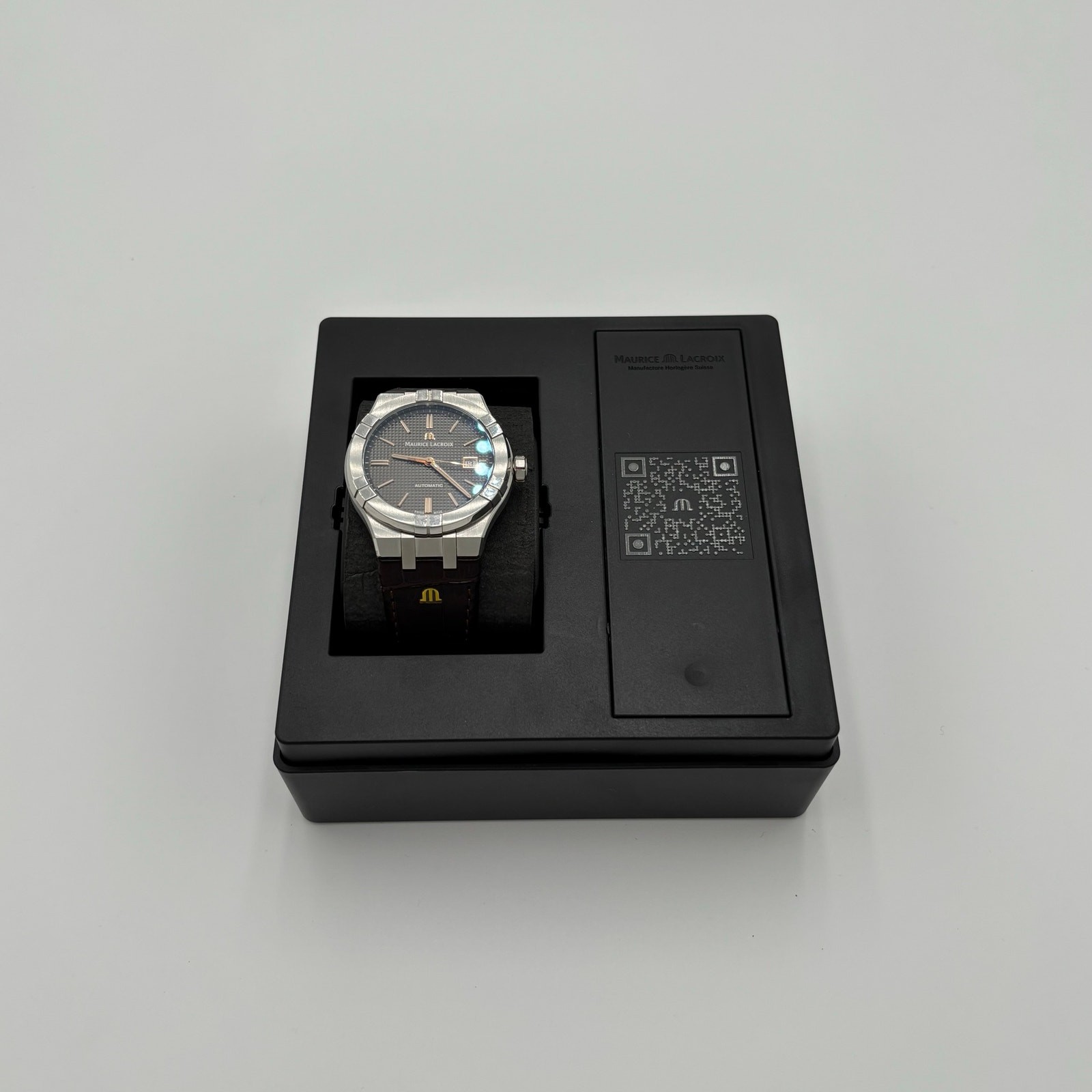 Maurice Lacroix Aikon Automatic Gents 42mm AI6008-SS001-331-1 AI6008-SS002-331-2