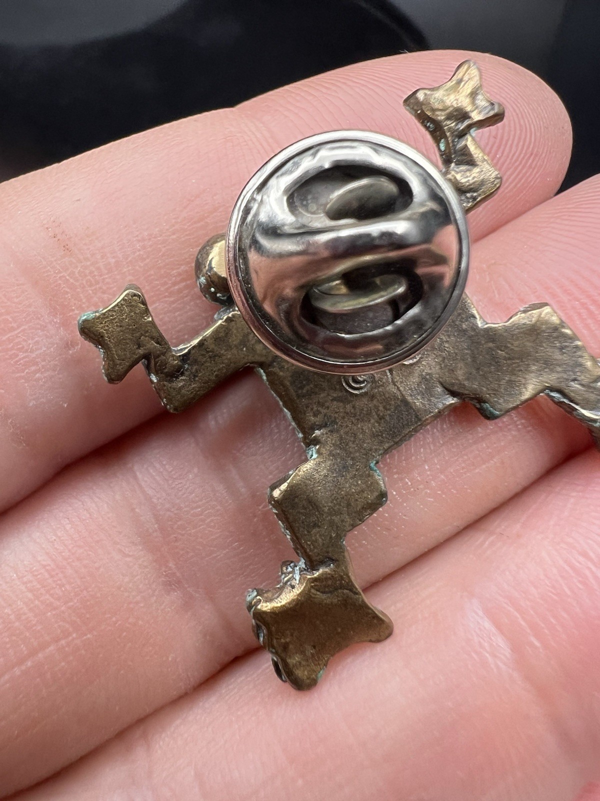Wearable Sculpture, Metal Artisan made frog Lily 1.25“ X 1.25“ brooch tree, frog
