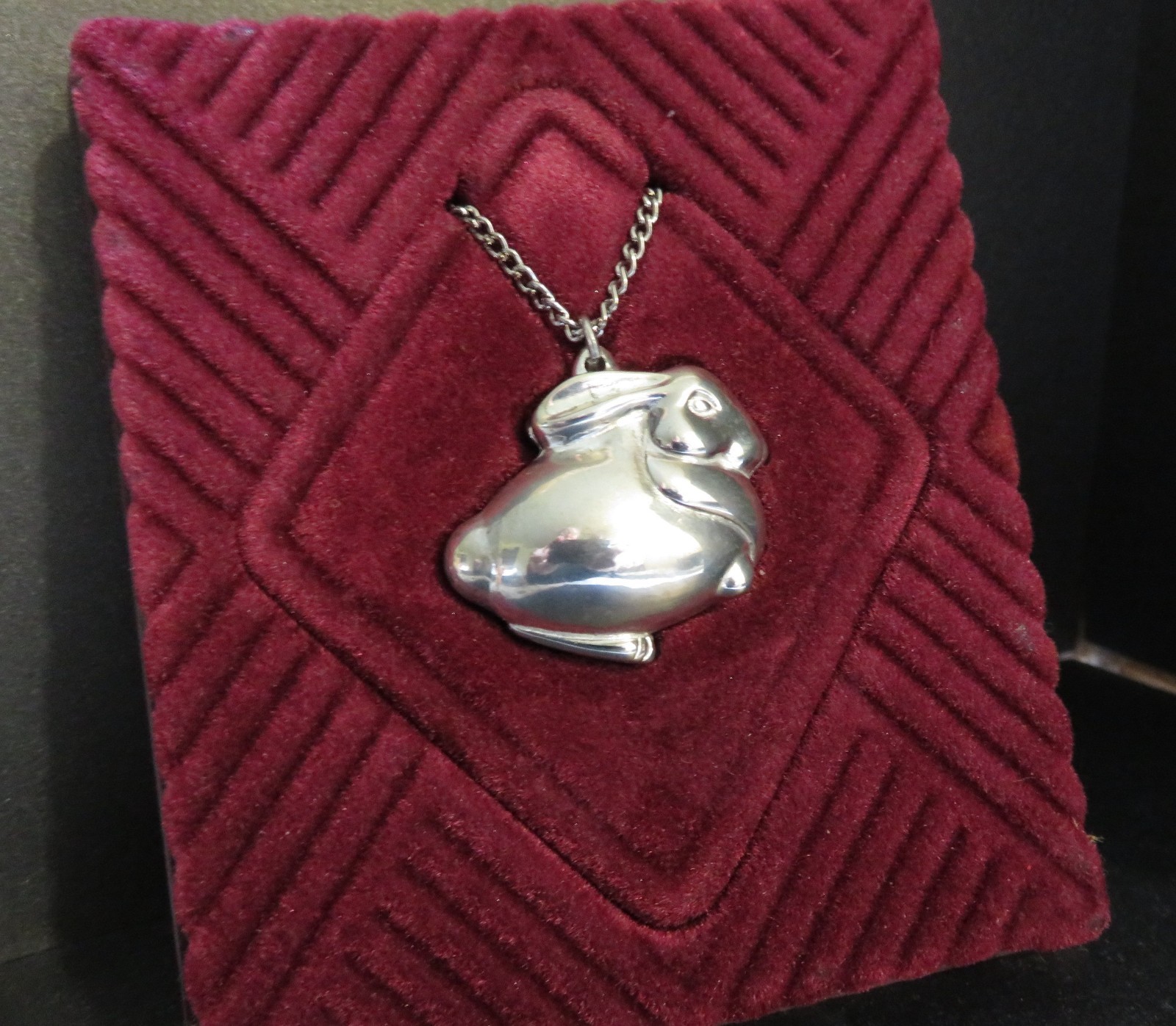 Vintage Max Factor Aquarius Bunny Rabbit Solid Creme Perfume Necklace NIB locket
