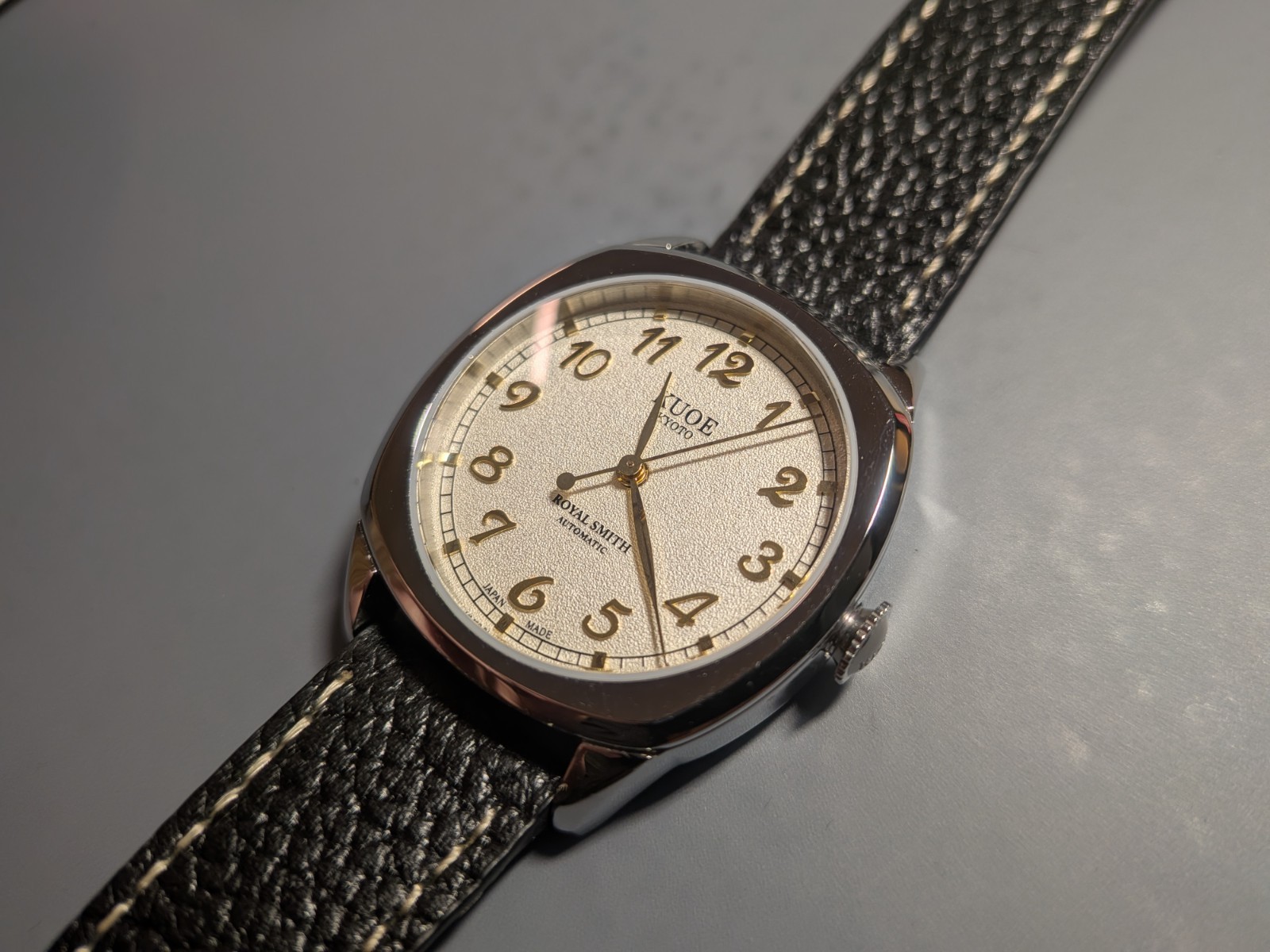 KUOE_ROYAL SMITH_90-008 Silver Case with Gold Indices_ Unisex 34mm Made in Japan
