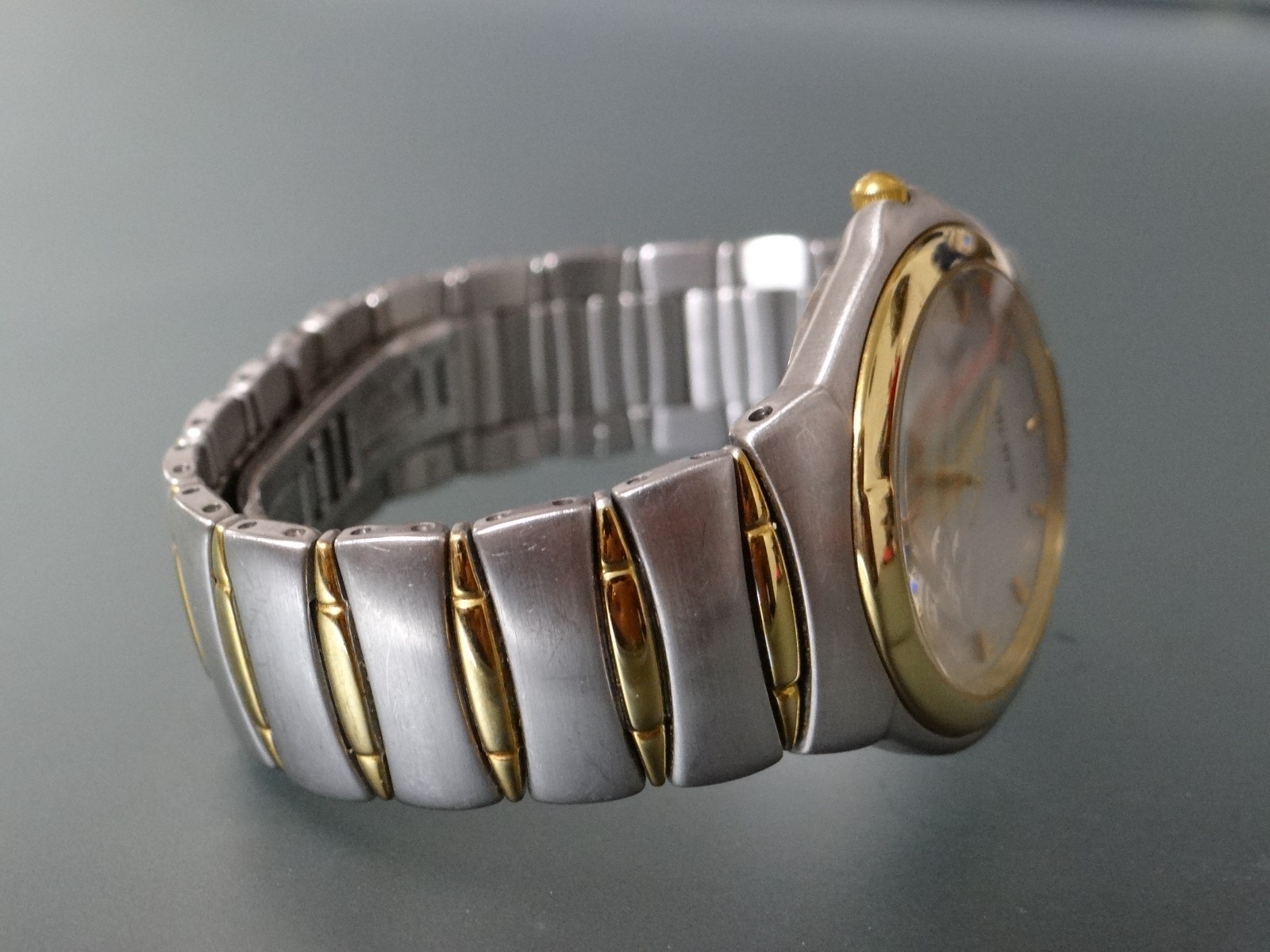 CITIZEN ECO-DRIVE A114-H17974 Two-Tone Gray Gold Band 36mm Watch 6.75″ wrist