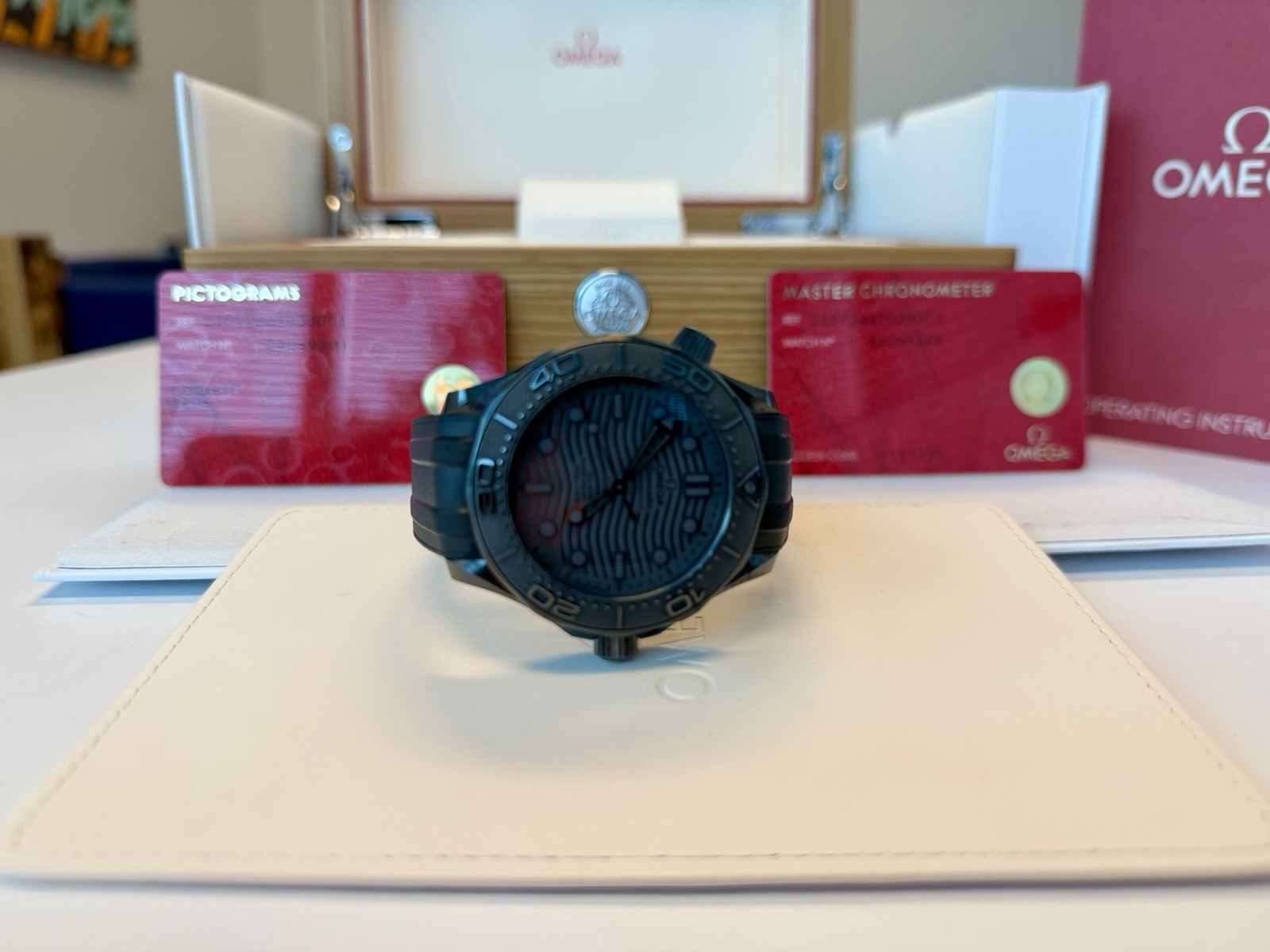 MINT!! Omega Seamaster Diver 300M Black Black Men’s Watch 210.92.44.20.01.003