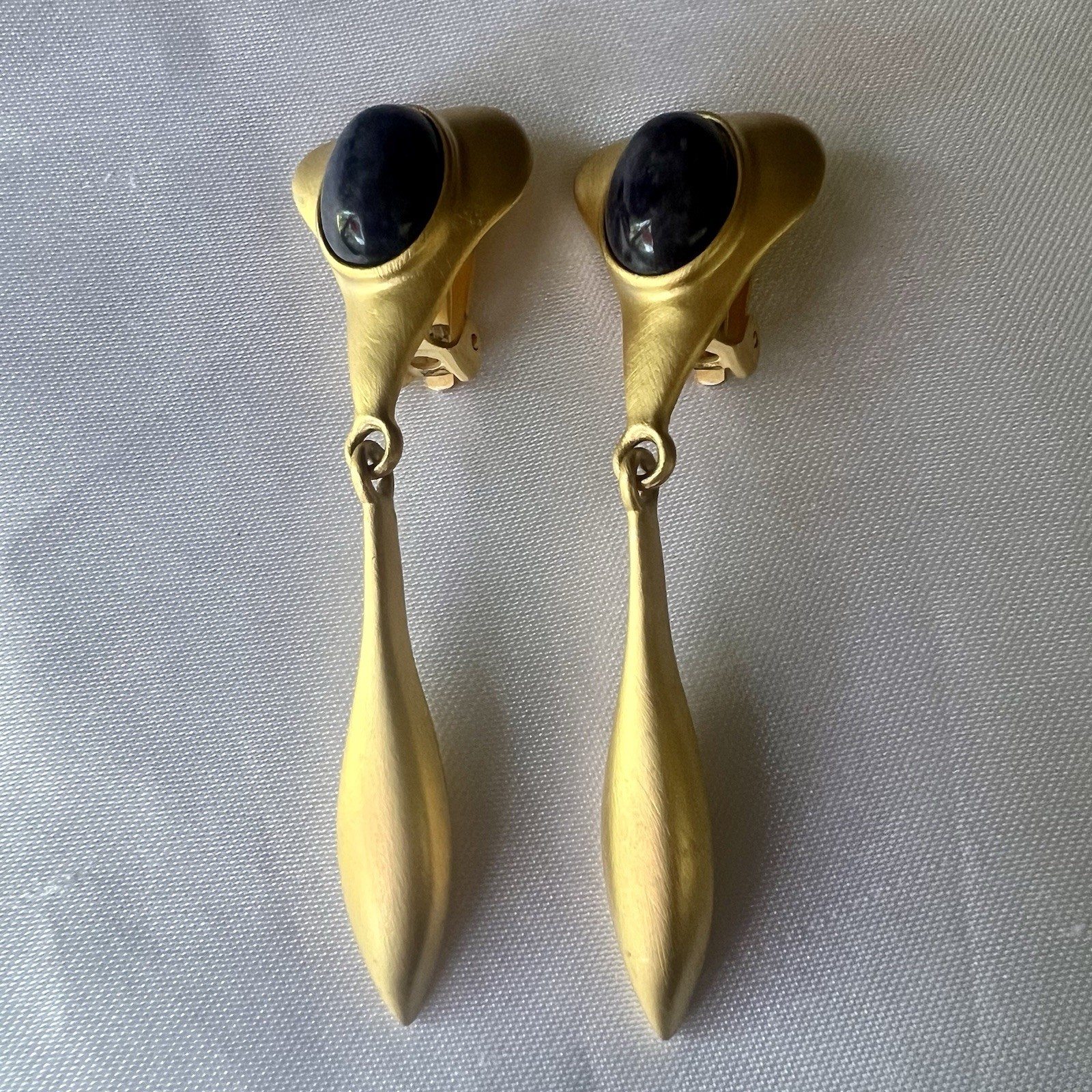 Vintage Robert Rose Signed Matte Gold Tone Blue Cabochon Clip On Dangle Earrings