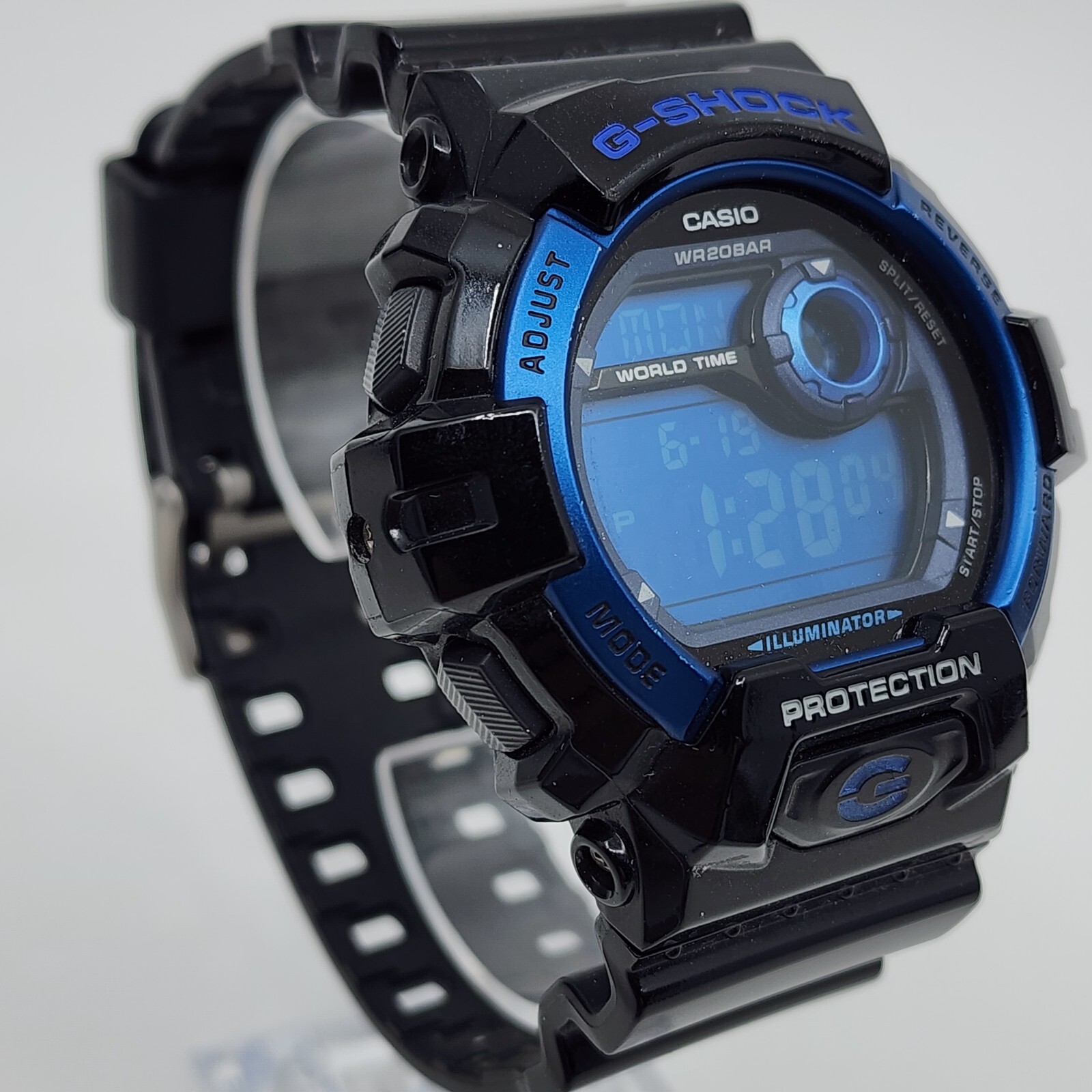 Casio G-Shock G 8900A-1. Mint condition, high quality resin band, metallic blue