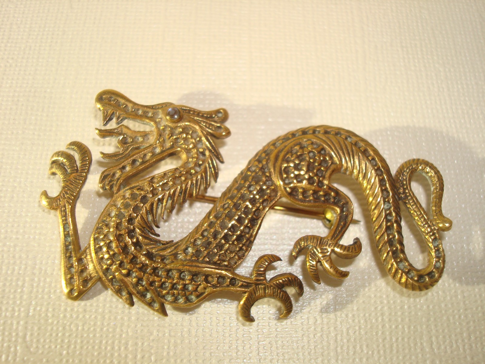 VINTAGE LOT(3) BROOCHES,CHINESE DRAGON,J.J RUSSIAN CATHEDRAL,M/EAST DAGGER PERF.