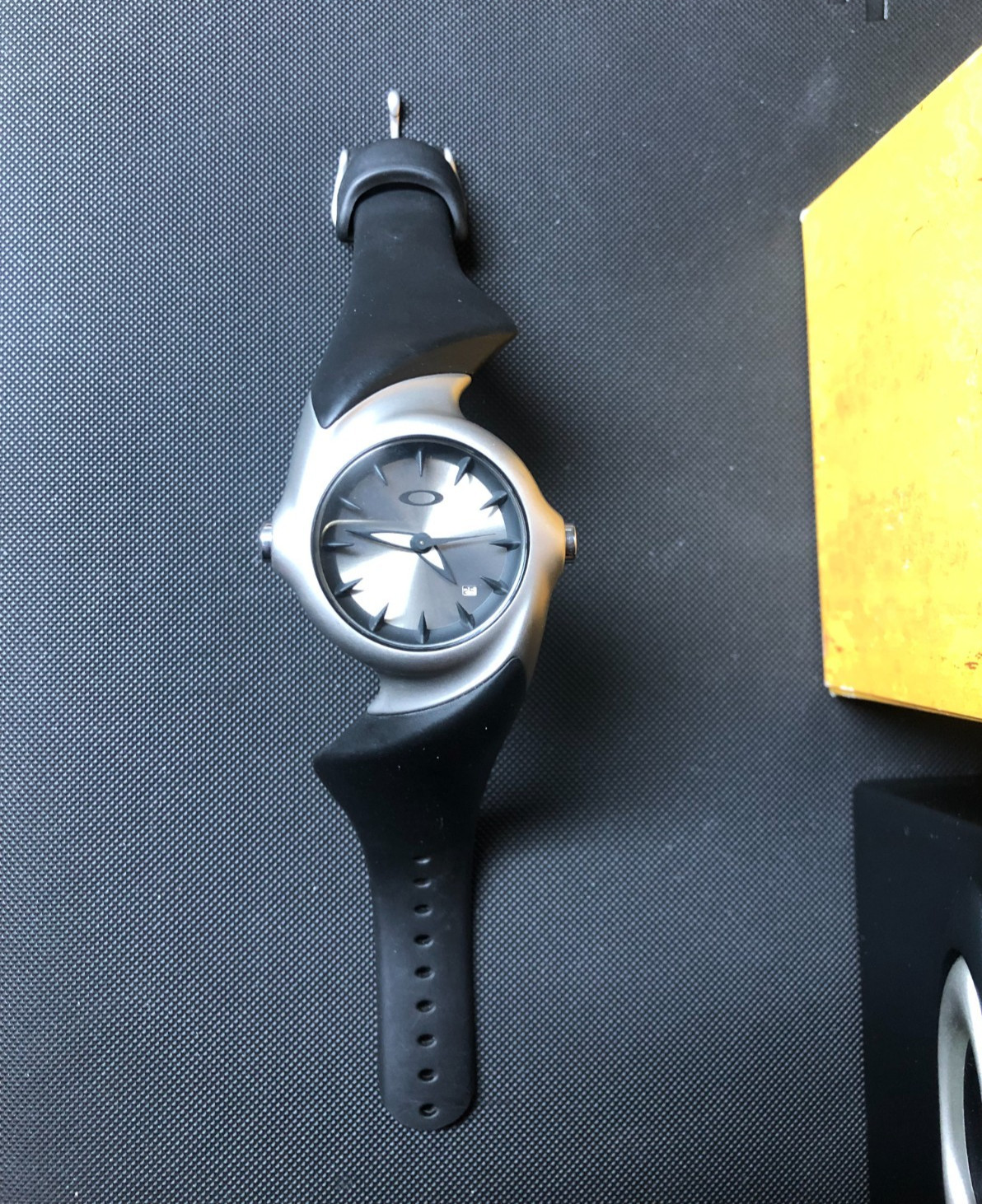 Oakley Crush 2.0 Watch Silver & Black With Complete Box MINT Brand New Battery