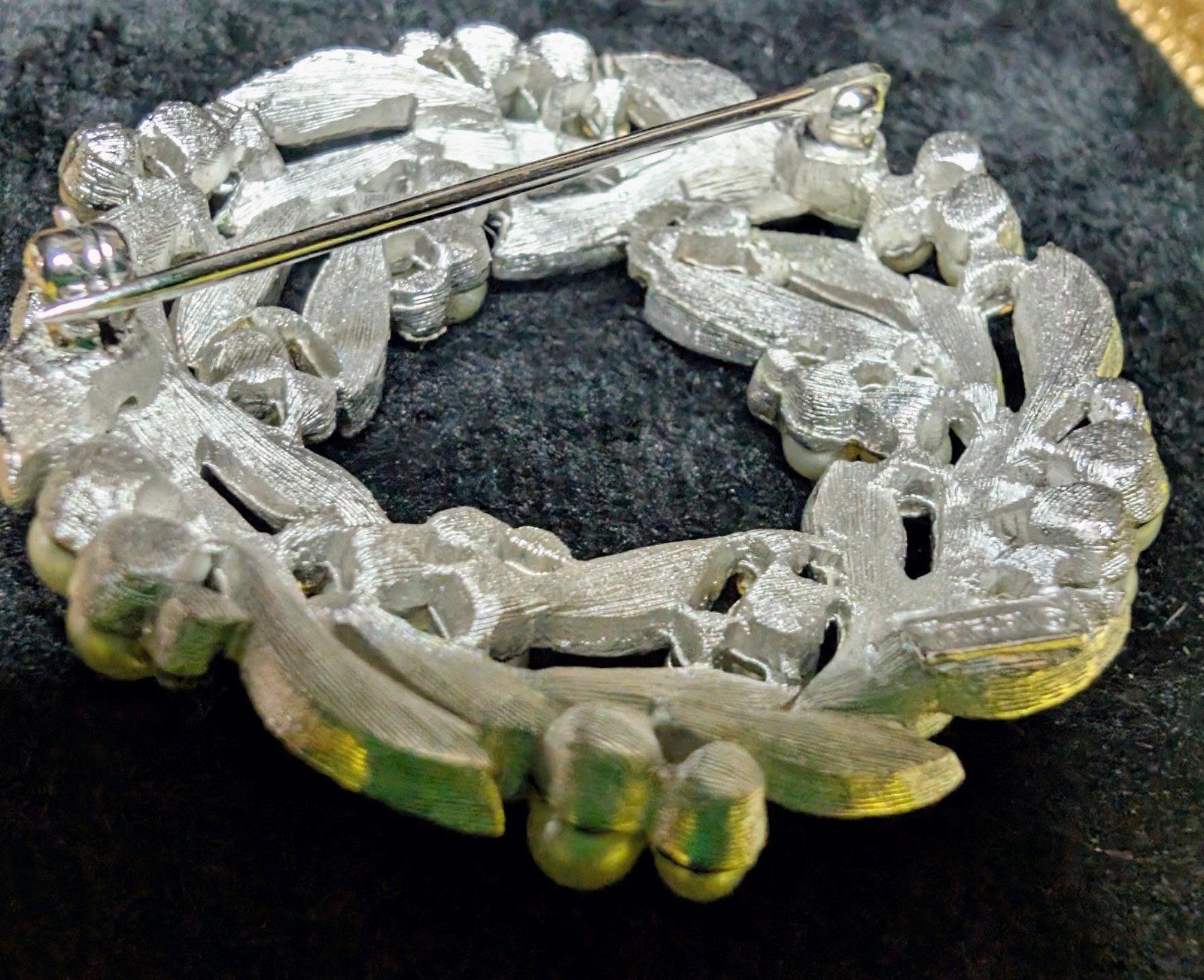 Vintage Trifari Pearl Rhinestone Leaf Wreath Brooch Signed © Mid Century Bling T