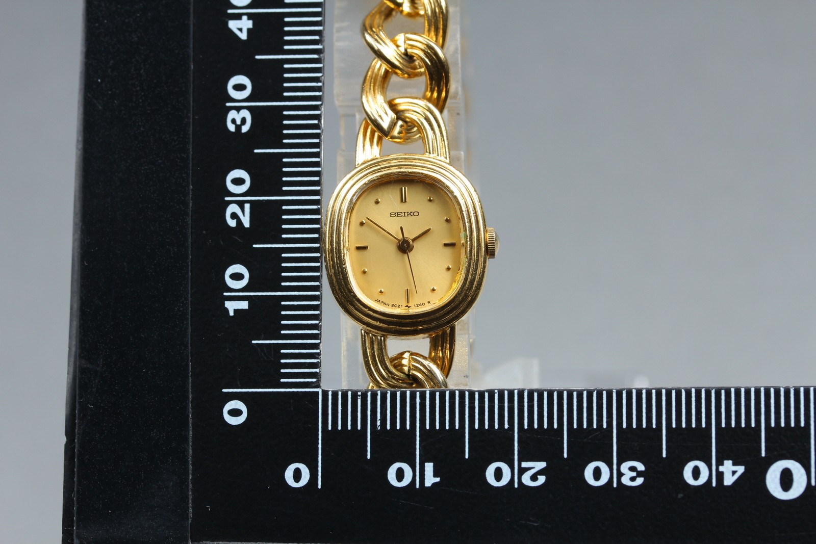 Vintage 1986 Seiko Tisse 2C21-5510 Gold Oval SGP Ladies Watch From JAPAN