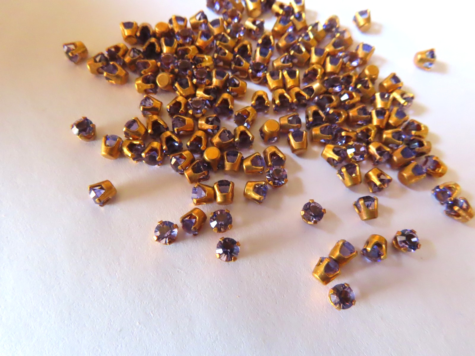 144 Swarovski Rhinestones 4 prong brass cone settings 32pp Tanzanite/unfoiled.