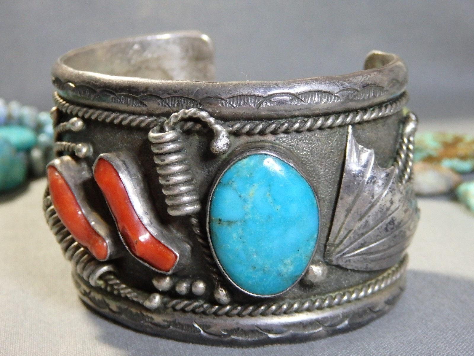NAVAJO Ray Calladitto KINGMAN TURQUOISE Sterling Silver 93g Squash Blossom CUFF