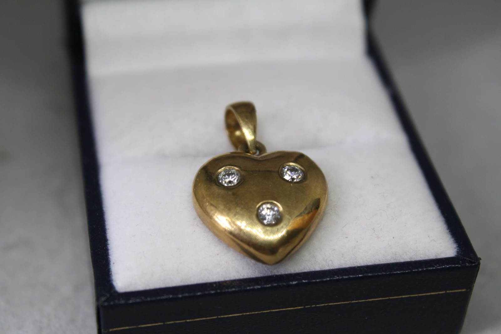 100% Genuine 9k Solid Yellow Gold 0.33CT Clear Quartz Stones Love Heart Pendant