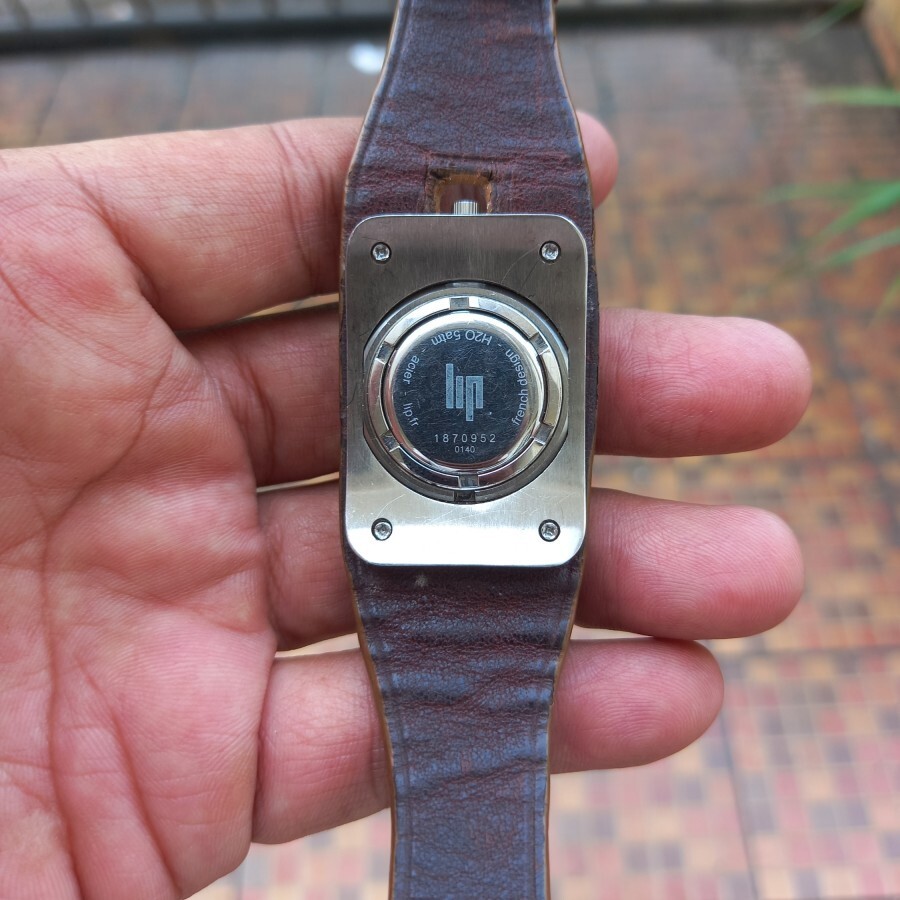 RARE LIP “Fridge” Red Burgundy Roger Tallon Design Quartz Swiss Vintage Watch