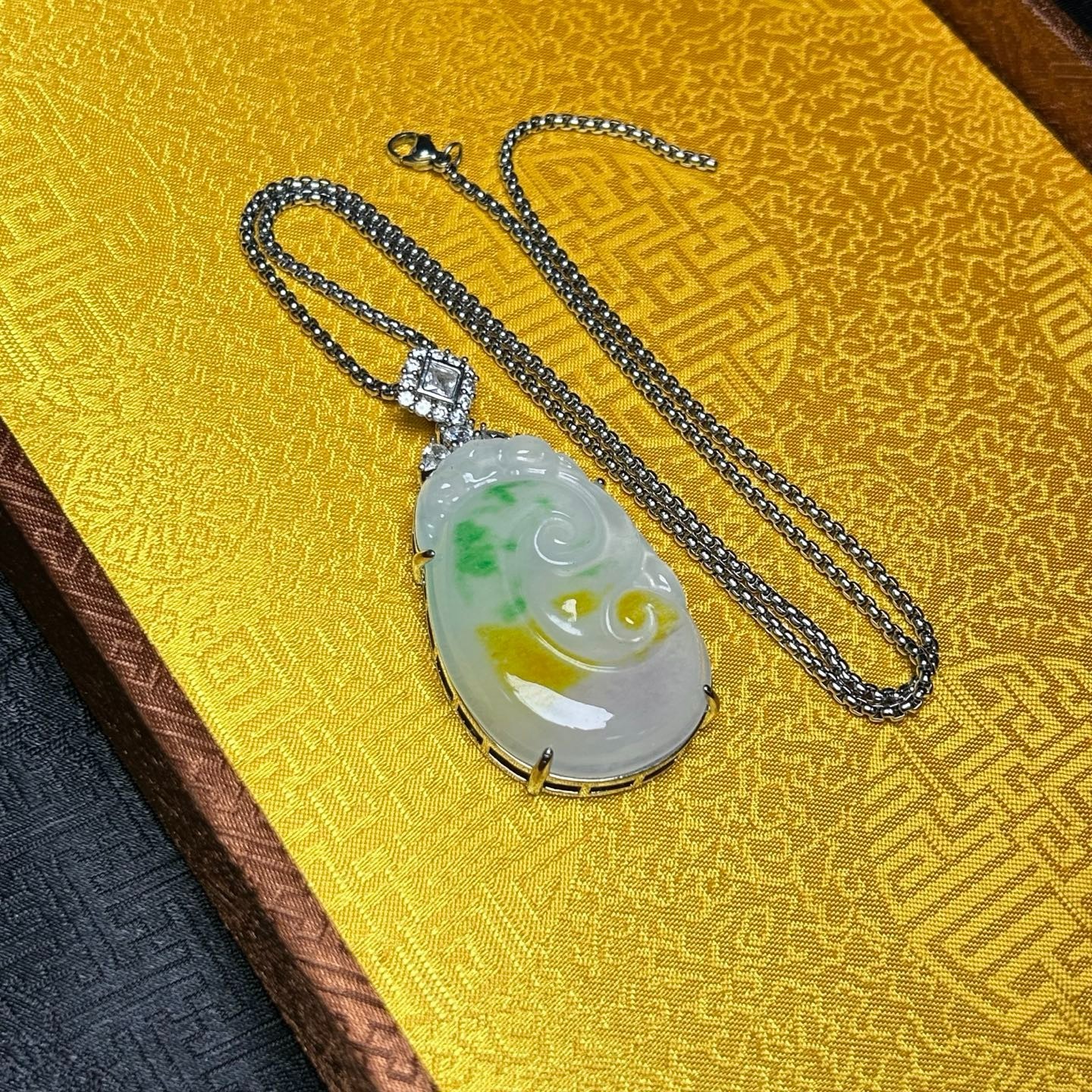 Nature inlay ice white Burmese Jade Jadeite Carved Ruyi lucky Pendant&Necklaces