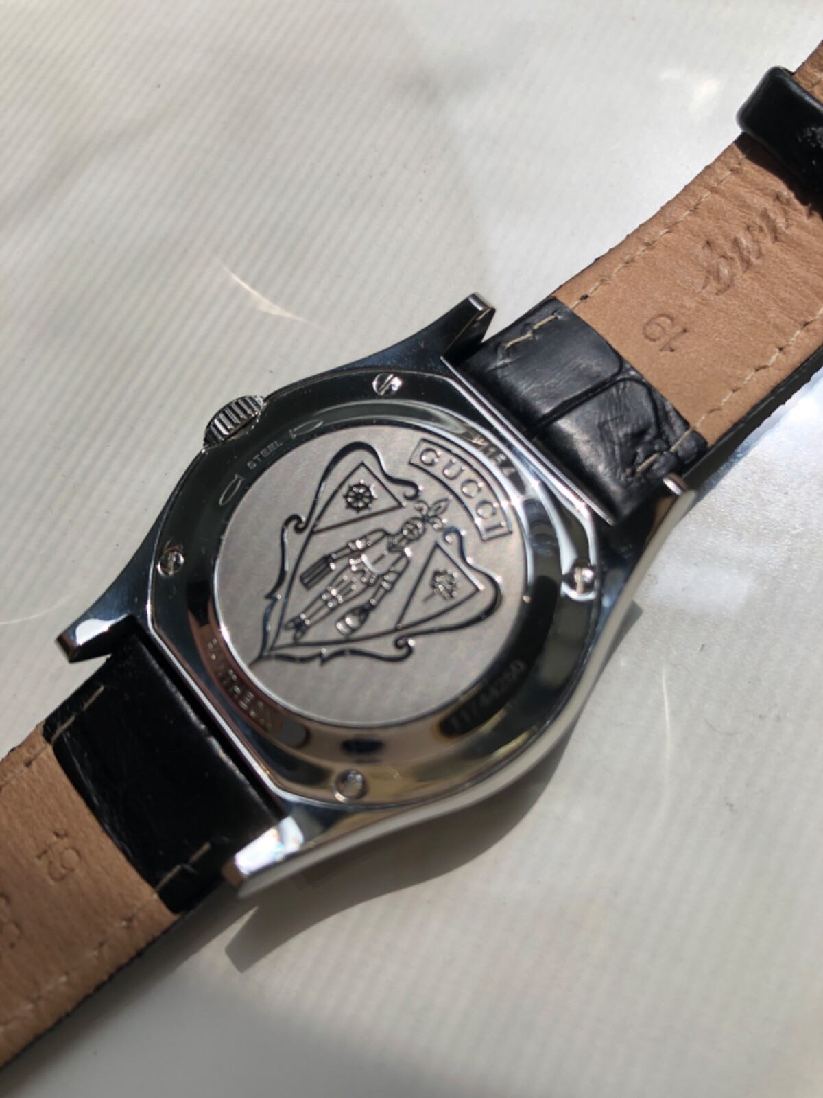 gucci pantheon watch 35mm