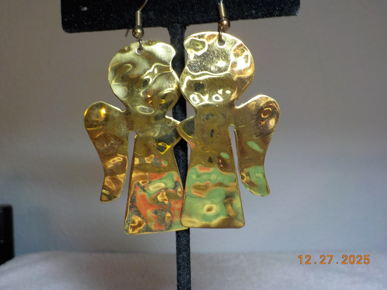 HAMMERED BRASS ANGEL SHAPED HOOK-ON WIRE EARRINGS TOTAL LENGTH 2 3/4″