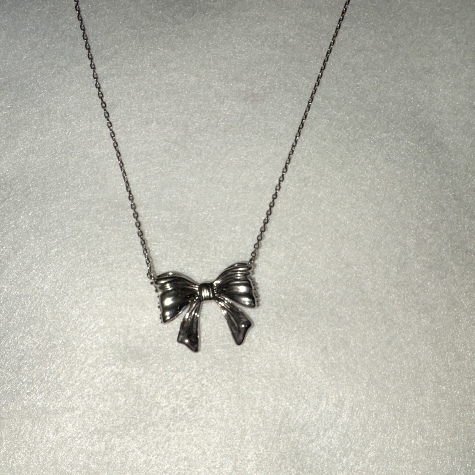 Kendra Scott Krista Bow Pendant Necklace New w/out Tags Silver