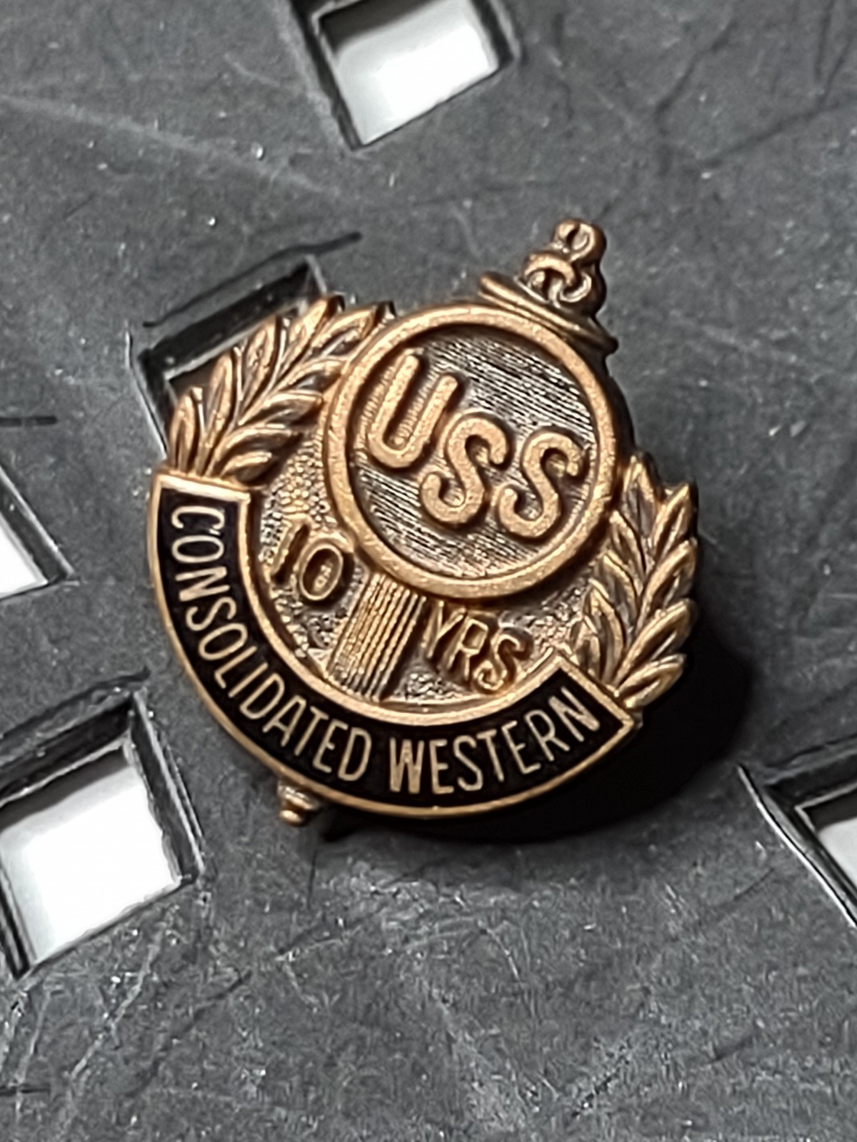 Vintage USS Consolidated Western 10 Years Screw Back Pin