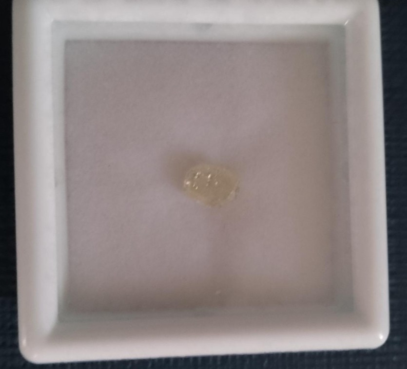 0.44ct NATURAL DIAMOND, Oval Brilliant, Fancy Yellow, Valuation Certificate