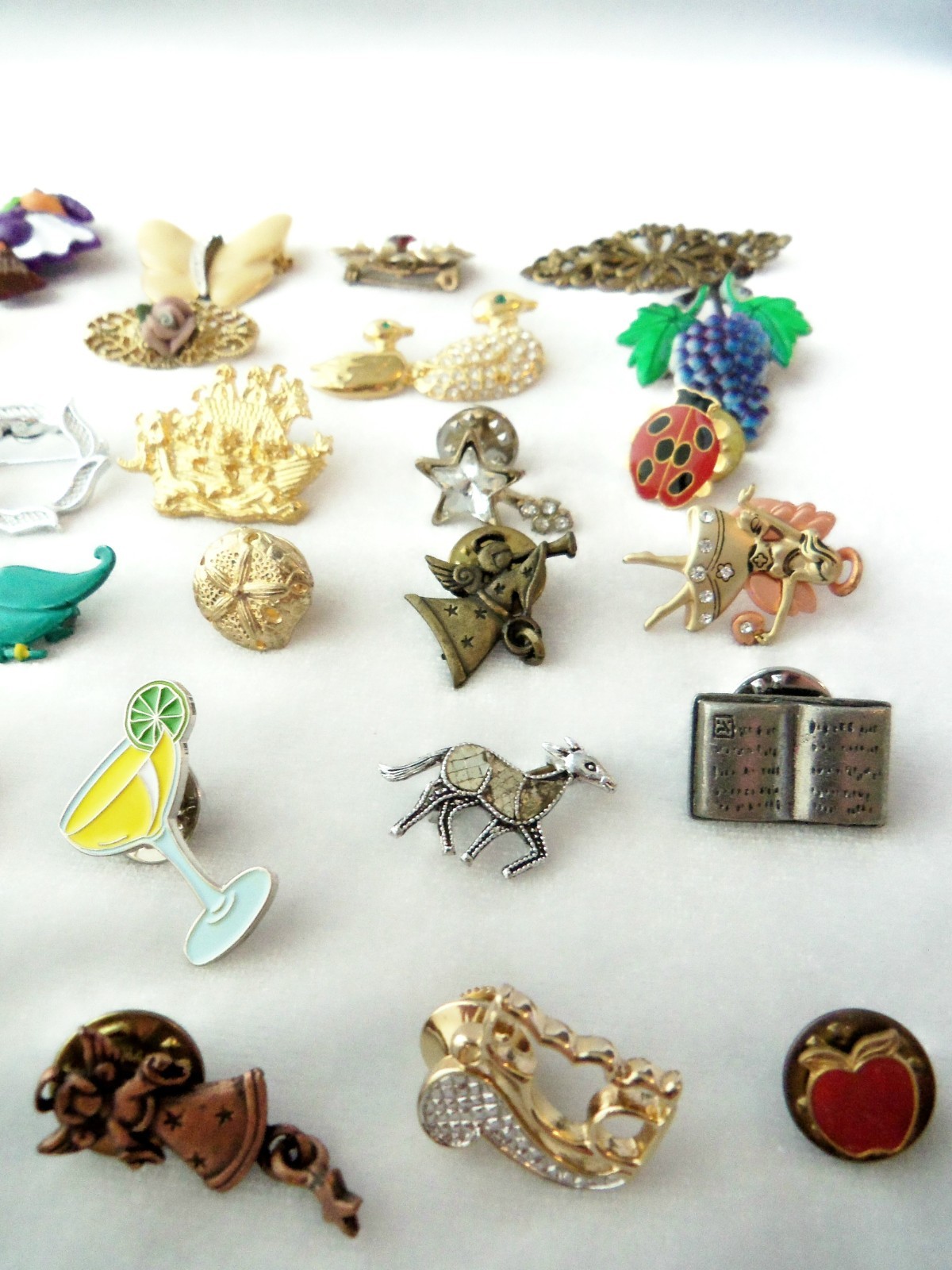 28 PC Vintage Mixed Lot Vintage Small Pins & Lapel Pins #1B