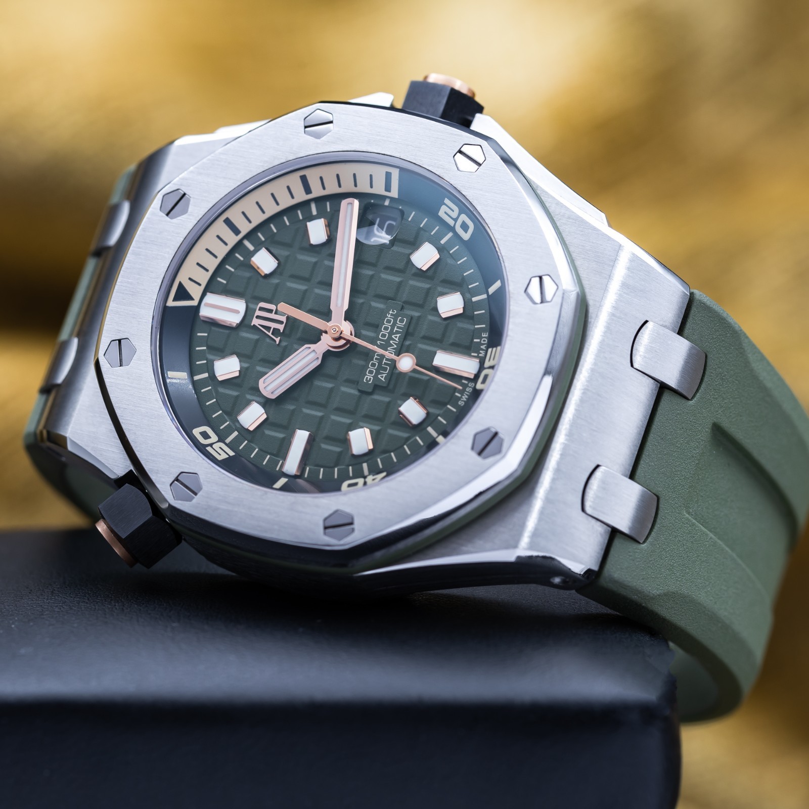 Audemars Piguet Royal Oak Offshore Diver Steel Green 42mm 15720ST Full Set