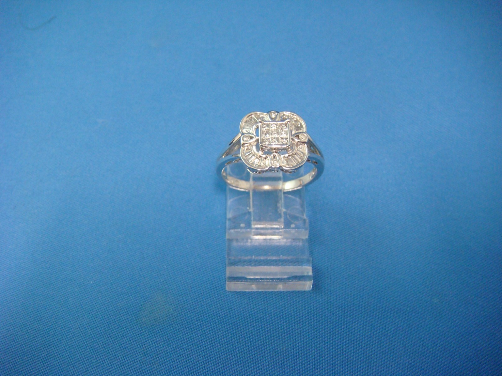 14 KT. NATURAL PRINCESS AND BAGUETTE DIAMONDS LADIES RING 3.2 GRAMS SUIZE 7