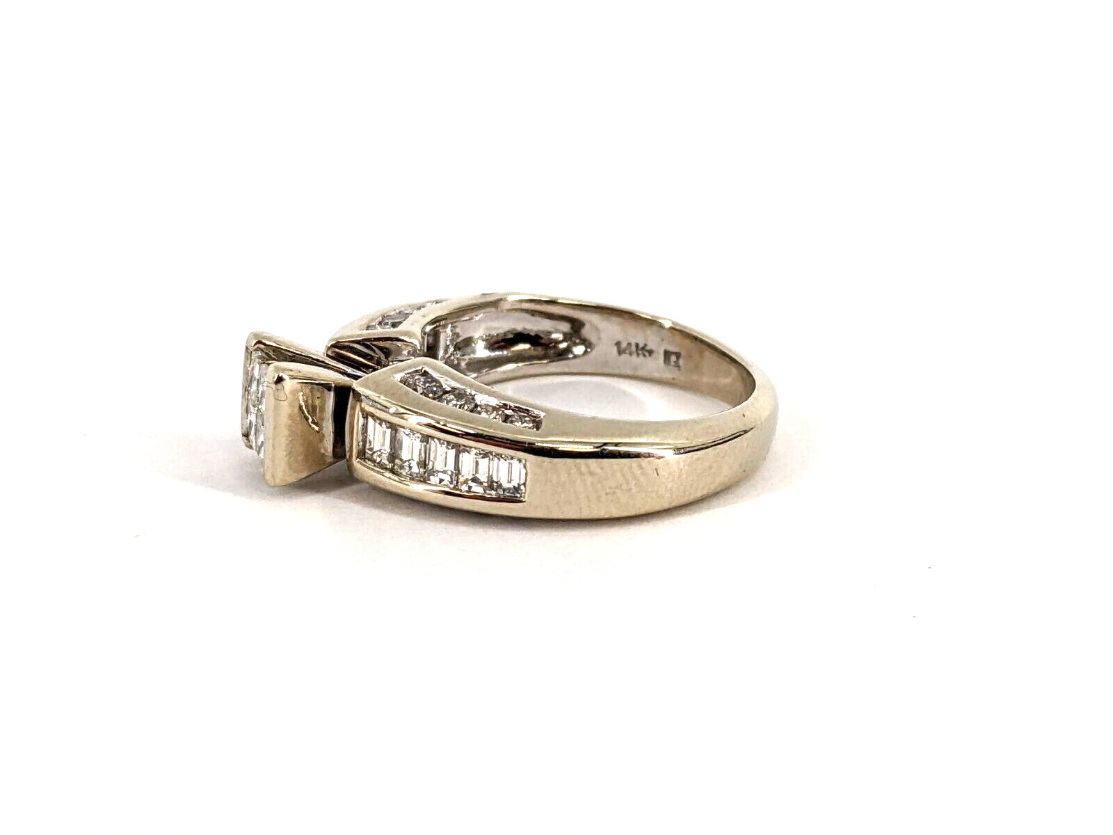 14KT White Gold 4.90 Grams Diamond Engagement Ring (1cttw Approx.) Size 4.5