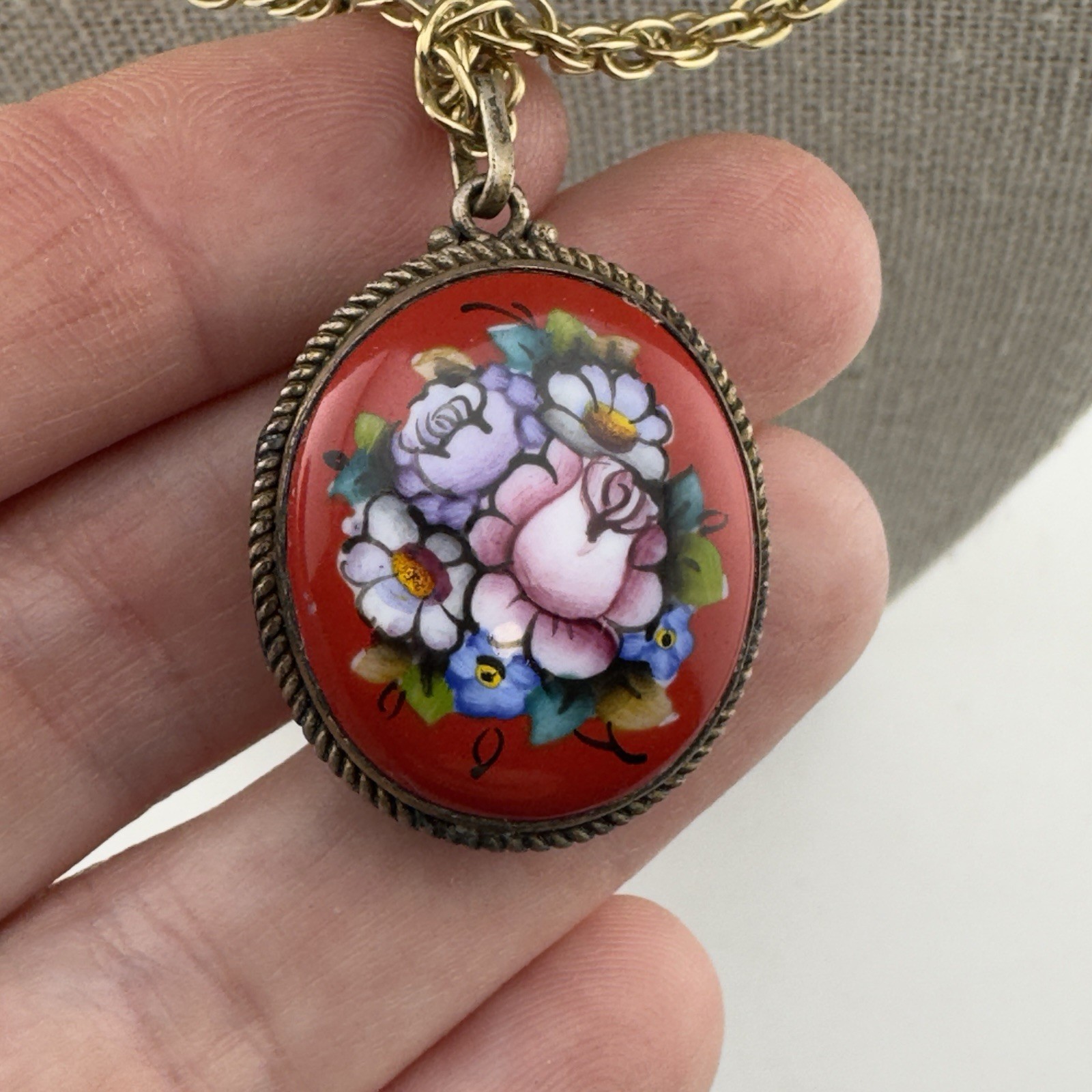 Vtg Enamel Spell Locket Compact Pendant Necklace Red Floral Oval Double Sided